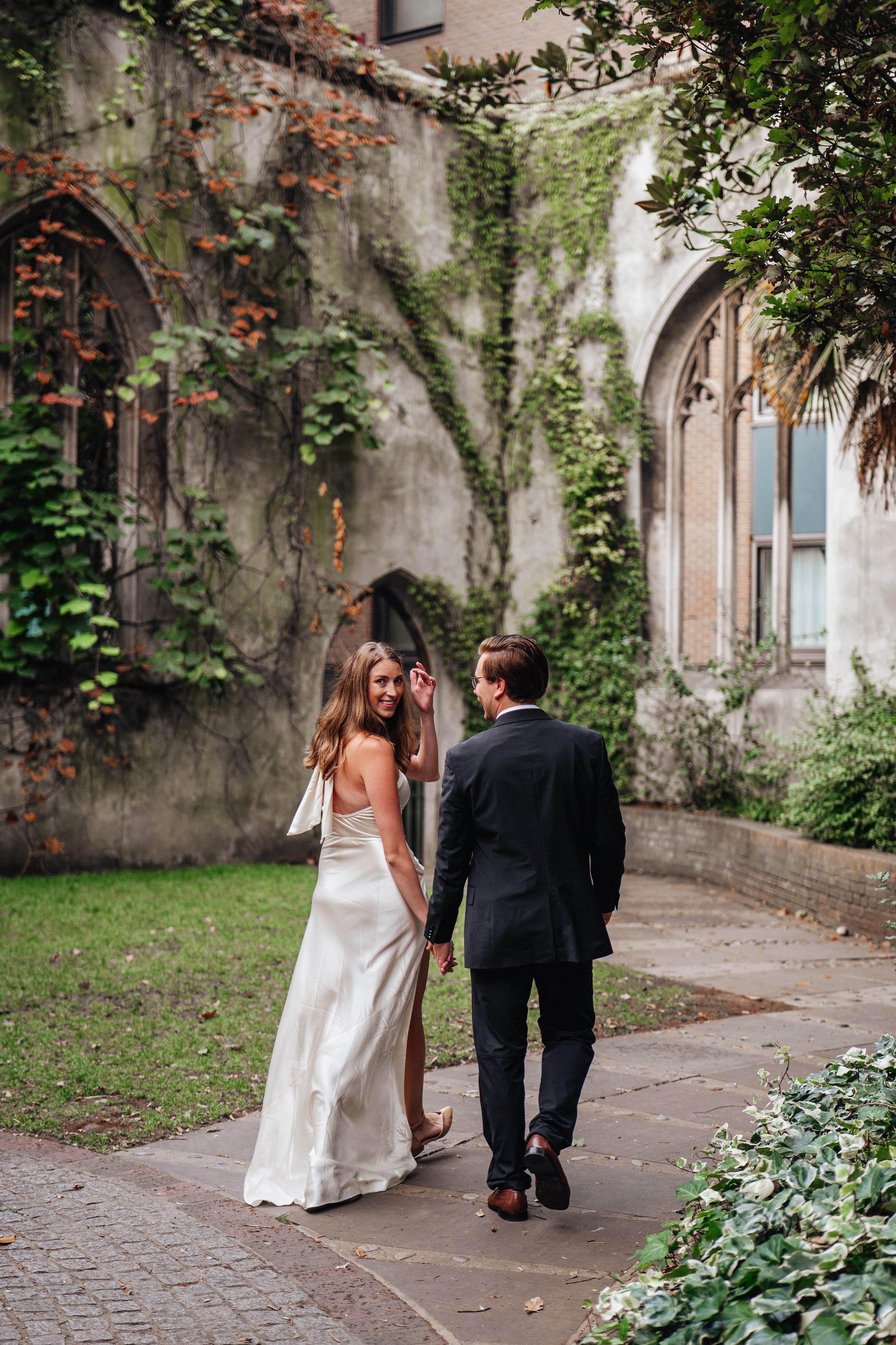 Love near Tower. Wedding and family photographer in London