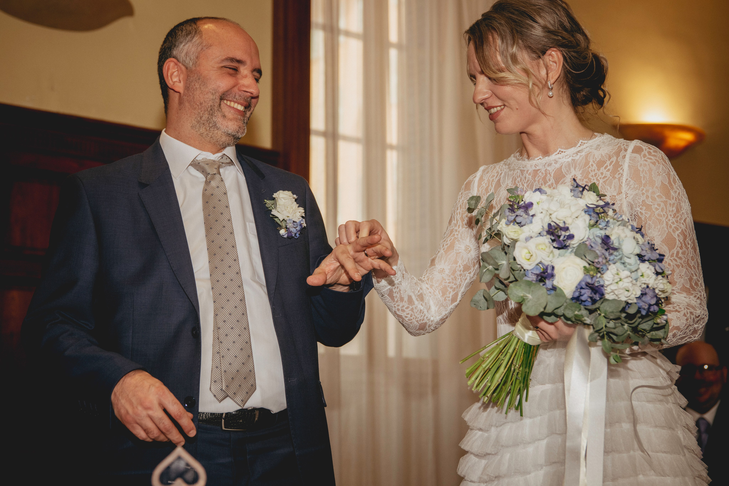 La séance photo de mariage sur la Côte d’Azur. Photographe sur Cote d’Azur. Portraits de familles, couples, enfants, événements