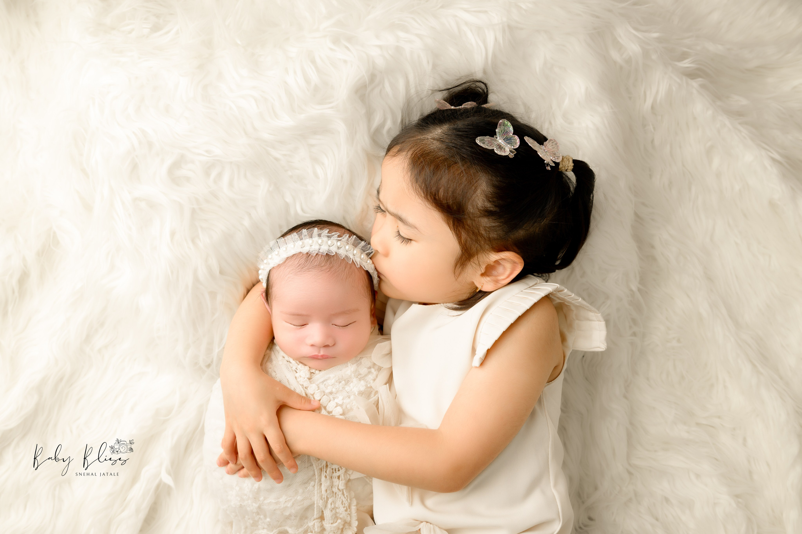Best newborn photographer in Doha, Qatar. Best infant photoshoot in Doha, Qatar. Newborn photo session in Doha Qatar, baby, sitter, cake smash, pre-birthday, maternity, family photographer in Doha, Qatar