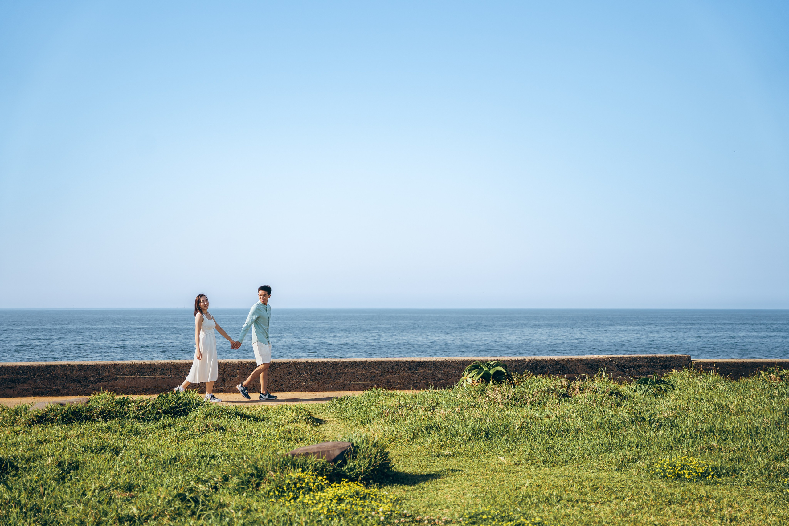 Fukuoka Couple Photoshoot: Roses, Totoro Forest & Sunset Love Story