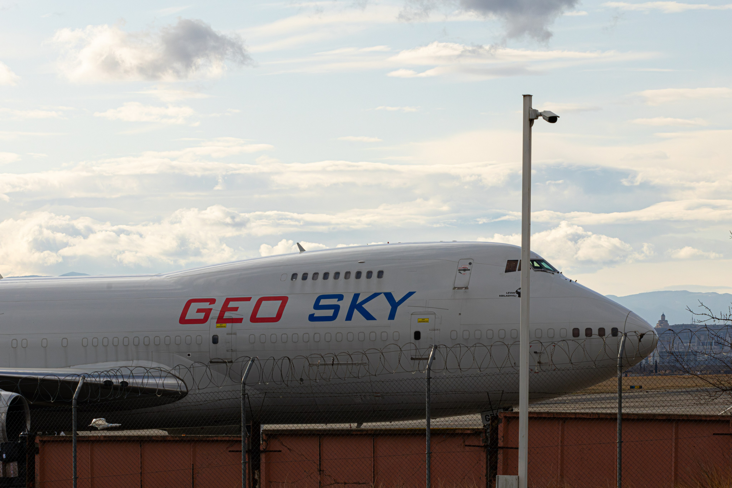 ფრთა ბუმბულისა და ფრთა რკინისა. FramefreeMan