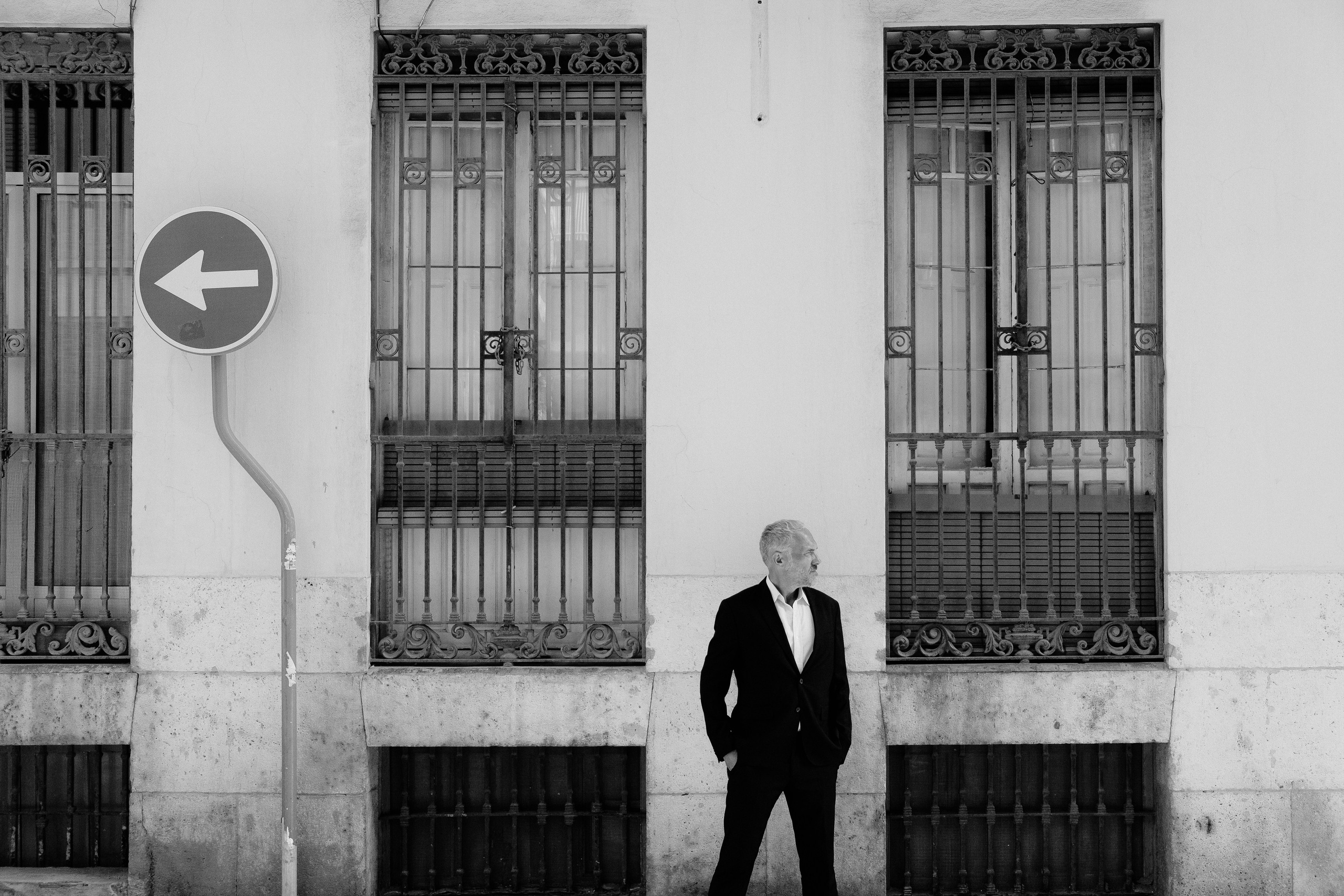 Портретная фотосессия музыканта Robert Skarsbakk в старом городе Аликанте для обложки альбома — Фотограф Андрей Луковников