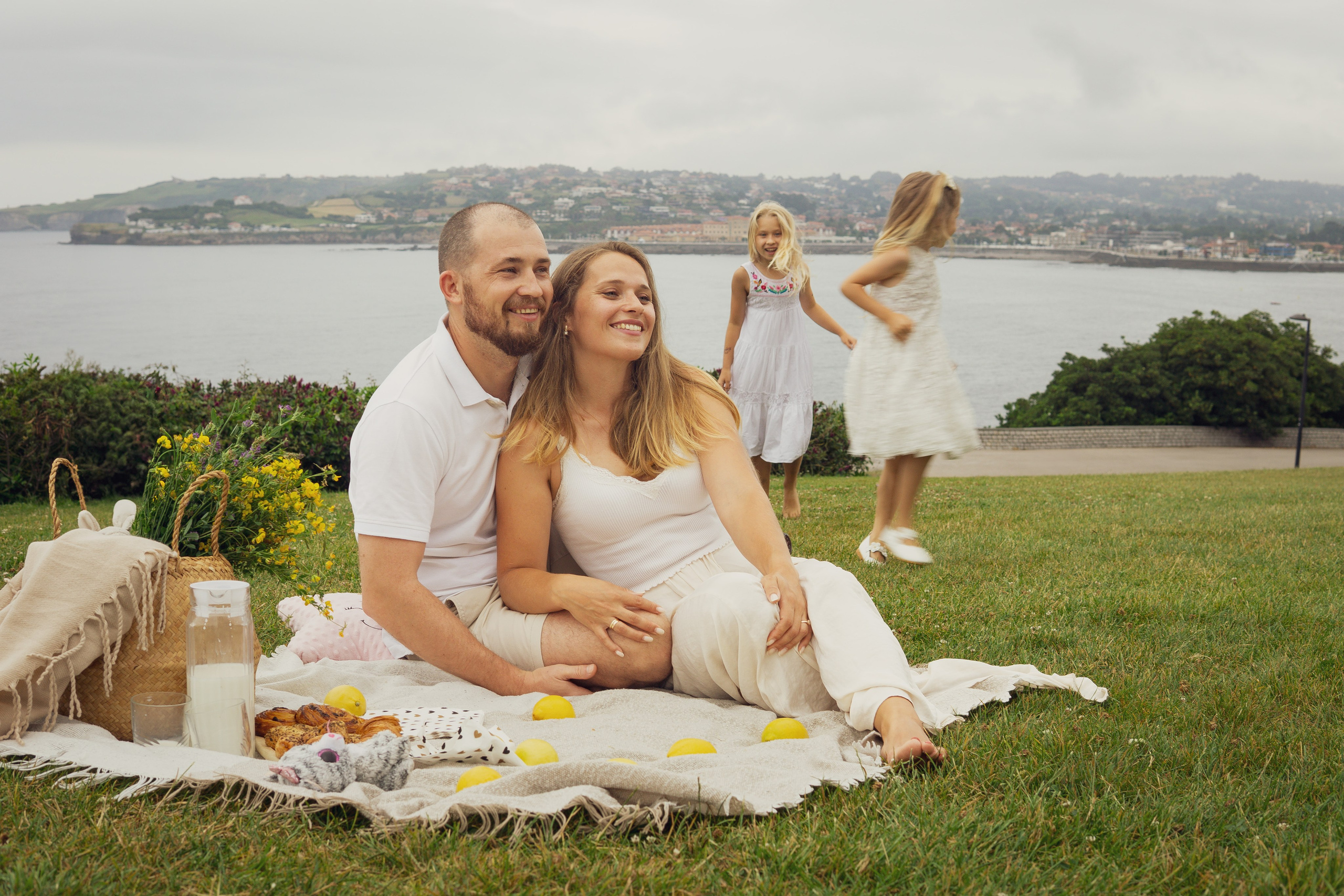 Family Picnic Photoshoot in Gijón, Cerro de Sta Catalina