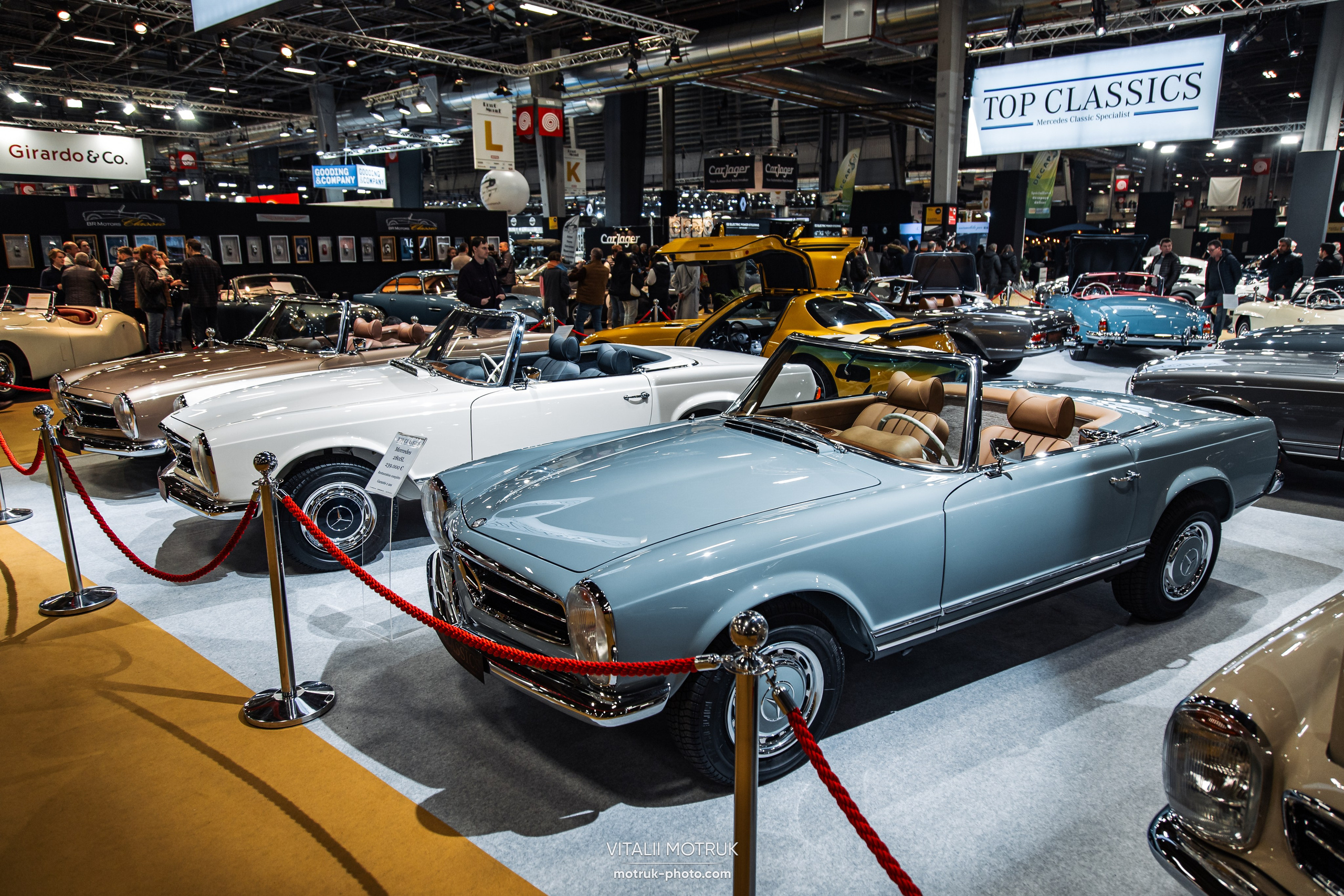 Retromobile 2023. Photographe de voitures à Paris — Vitalii Motruk