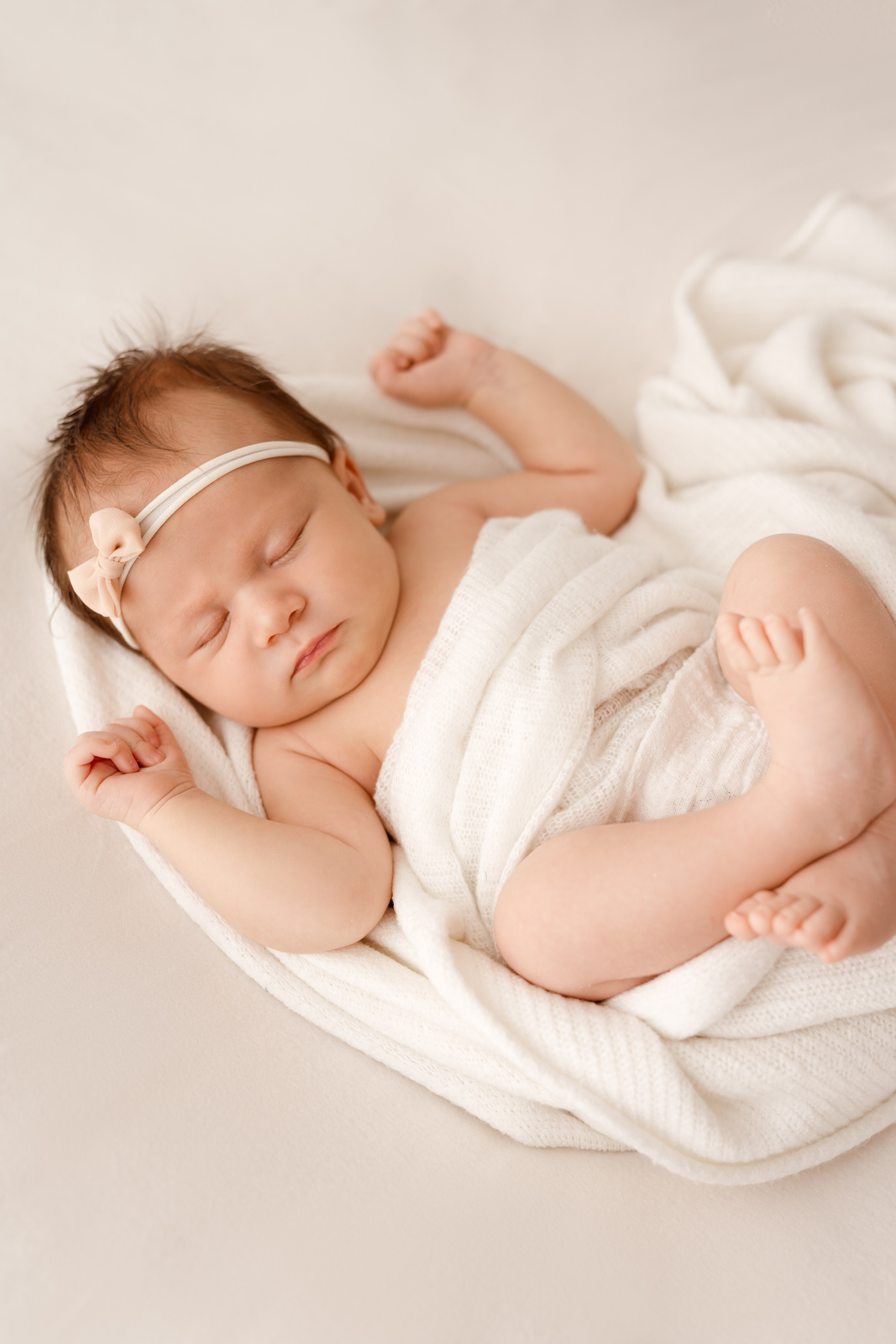 Malutka Pola i jej pierwsza sesja. Fotograf Łódź - sesja ciążowa, noworodkowa, dziecięca. Studio w Łodzi