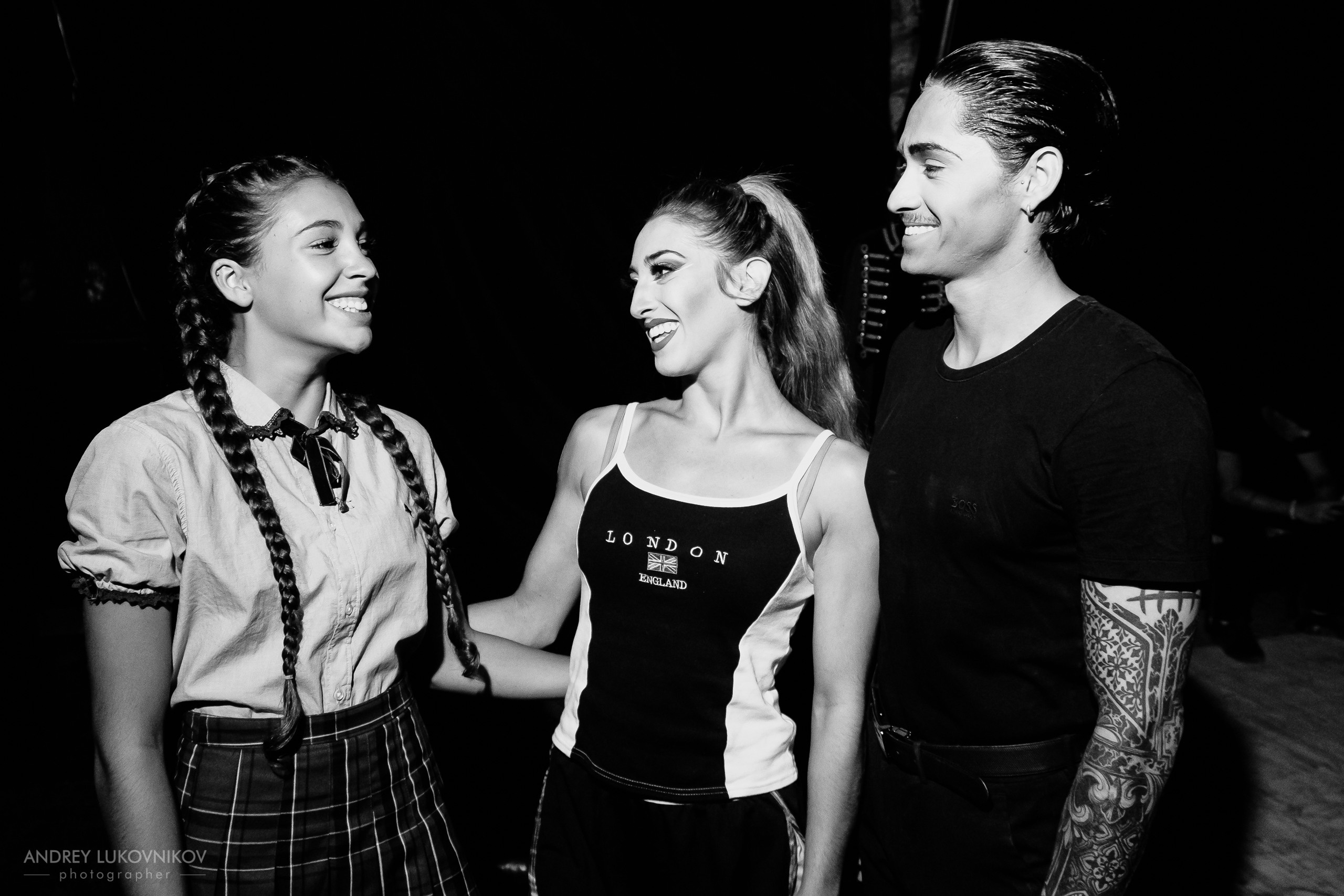 Sesión de fotos entre bastidores en El Circo Encantado: la vida de los artistas tras bambalinas