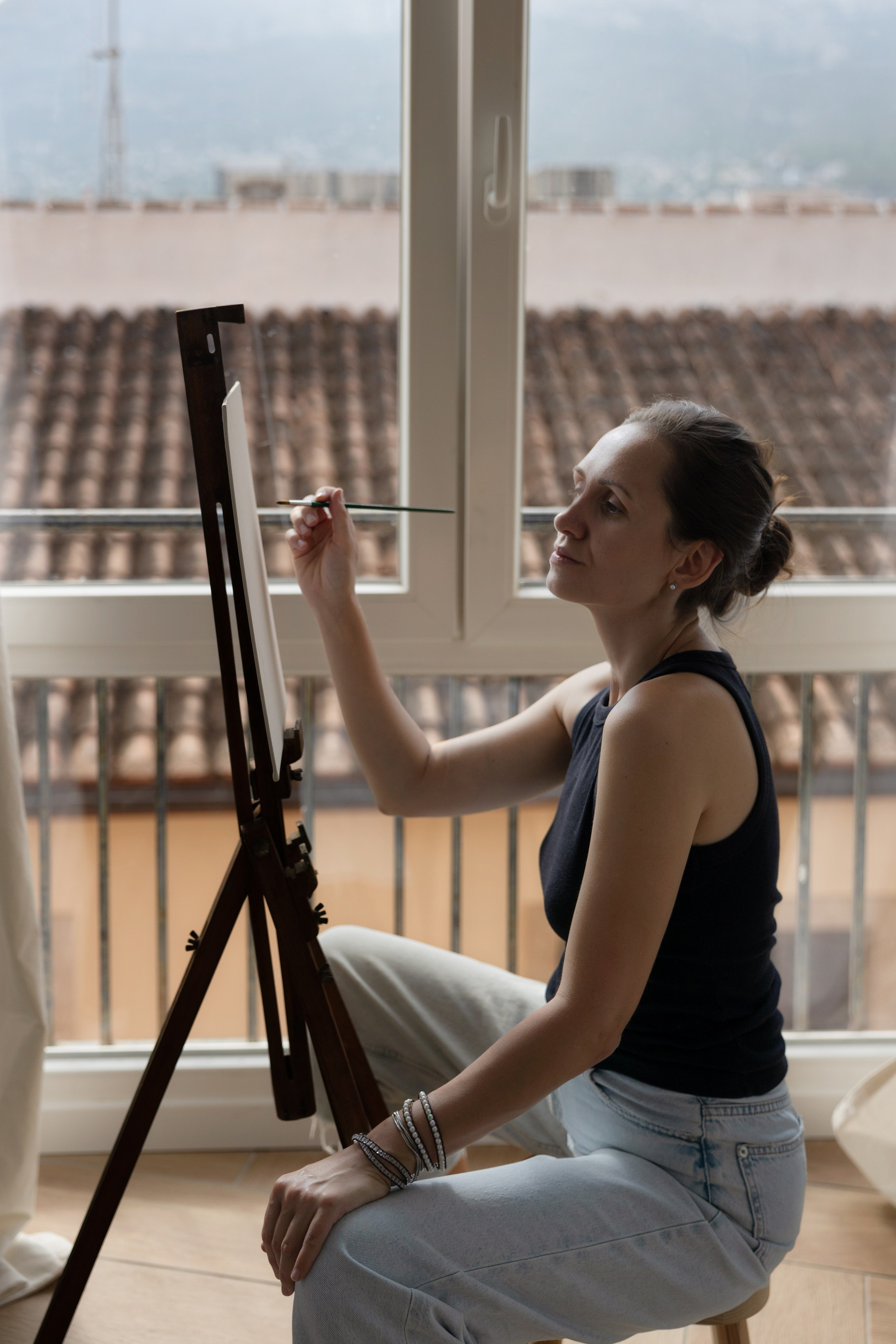 Personal brand photoshoot for art therapist. Eugénie Smirnova — your photographer in Toulouse and southwest France