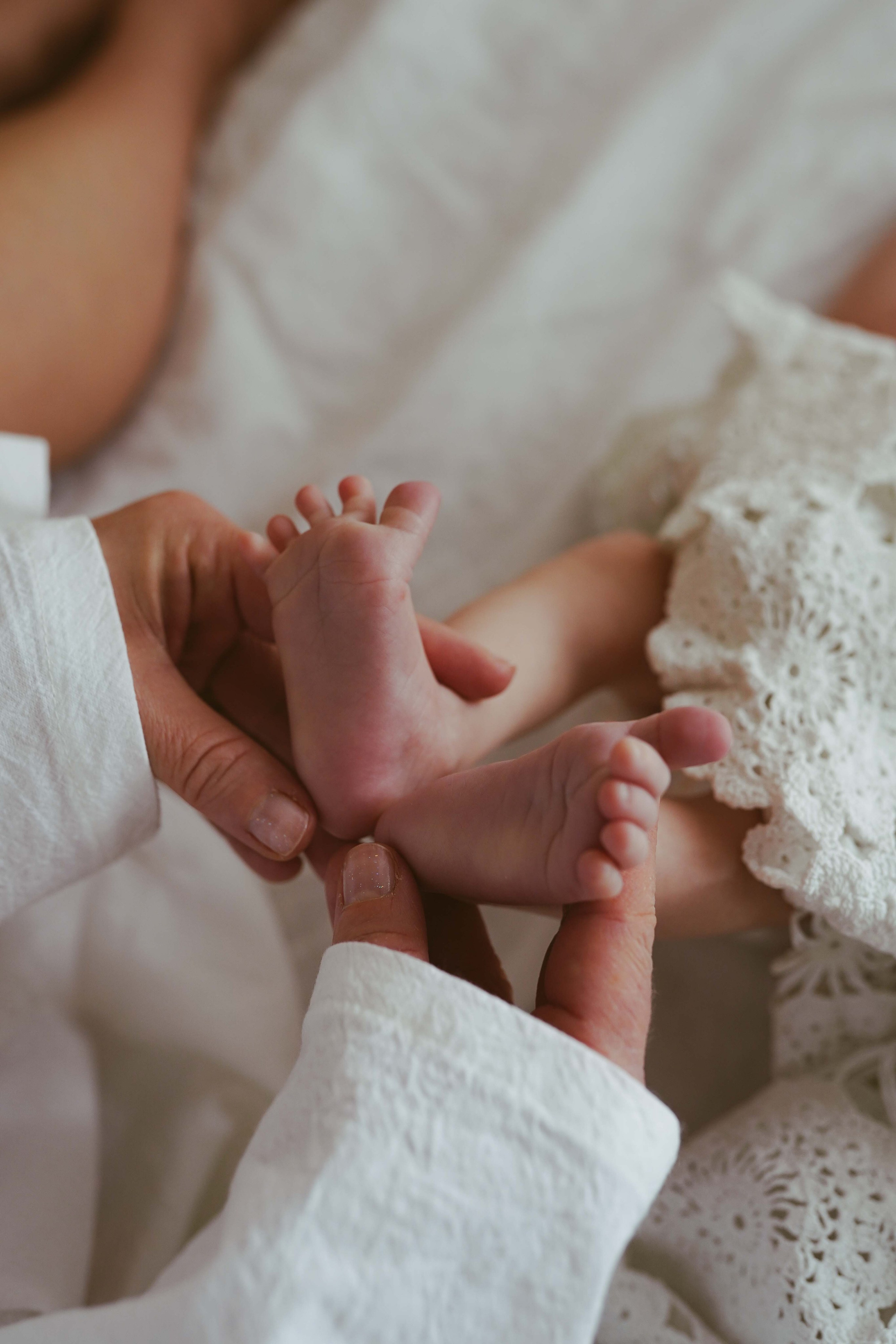 Inspira sesiune foto nou-nascut. Madalina Beda- Artist vizual, fotograf, doula la nastere, consultant babywearing Brasov si in toata tara