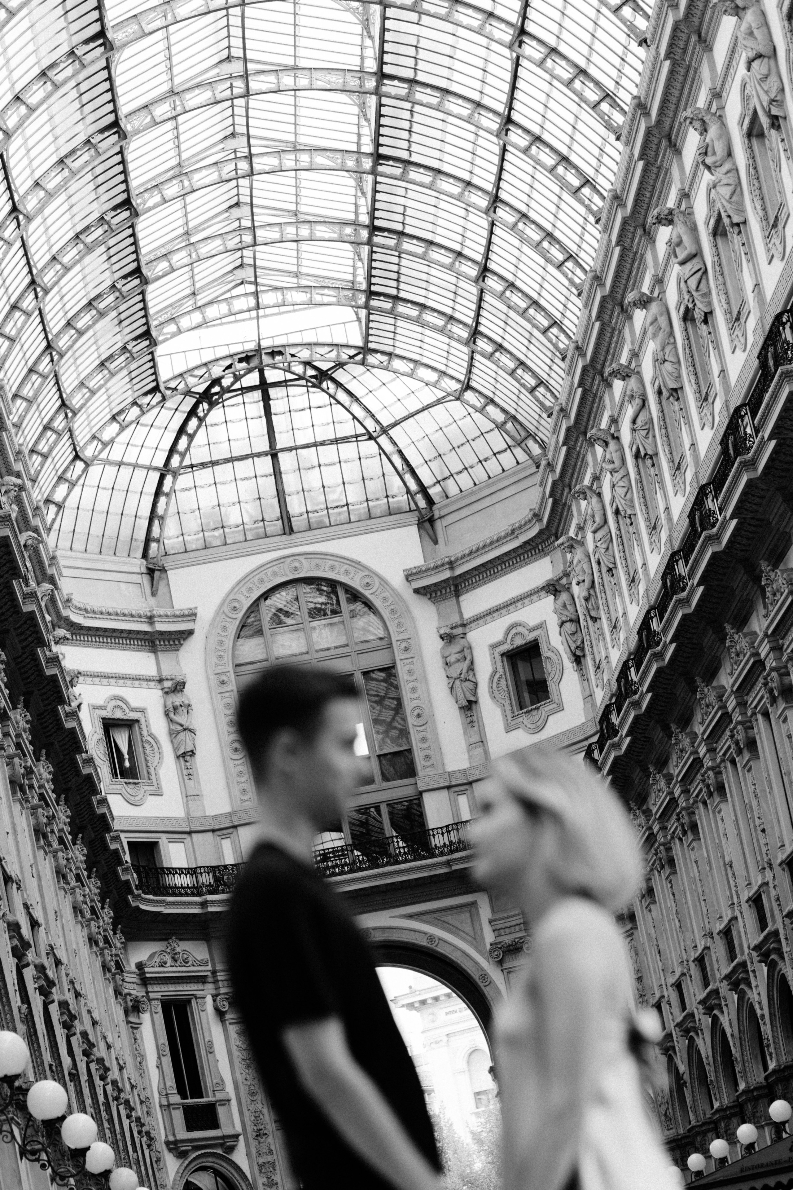 Love Story in Milan | Coffee, Brera & Duomo Photoshoot. Liza Bizzaro — Italy Wedding, Love Story & Portrait Photographer in Milan, Turin, Piedmont and Across Italy