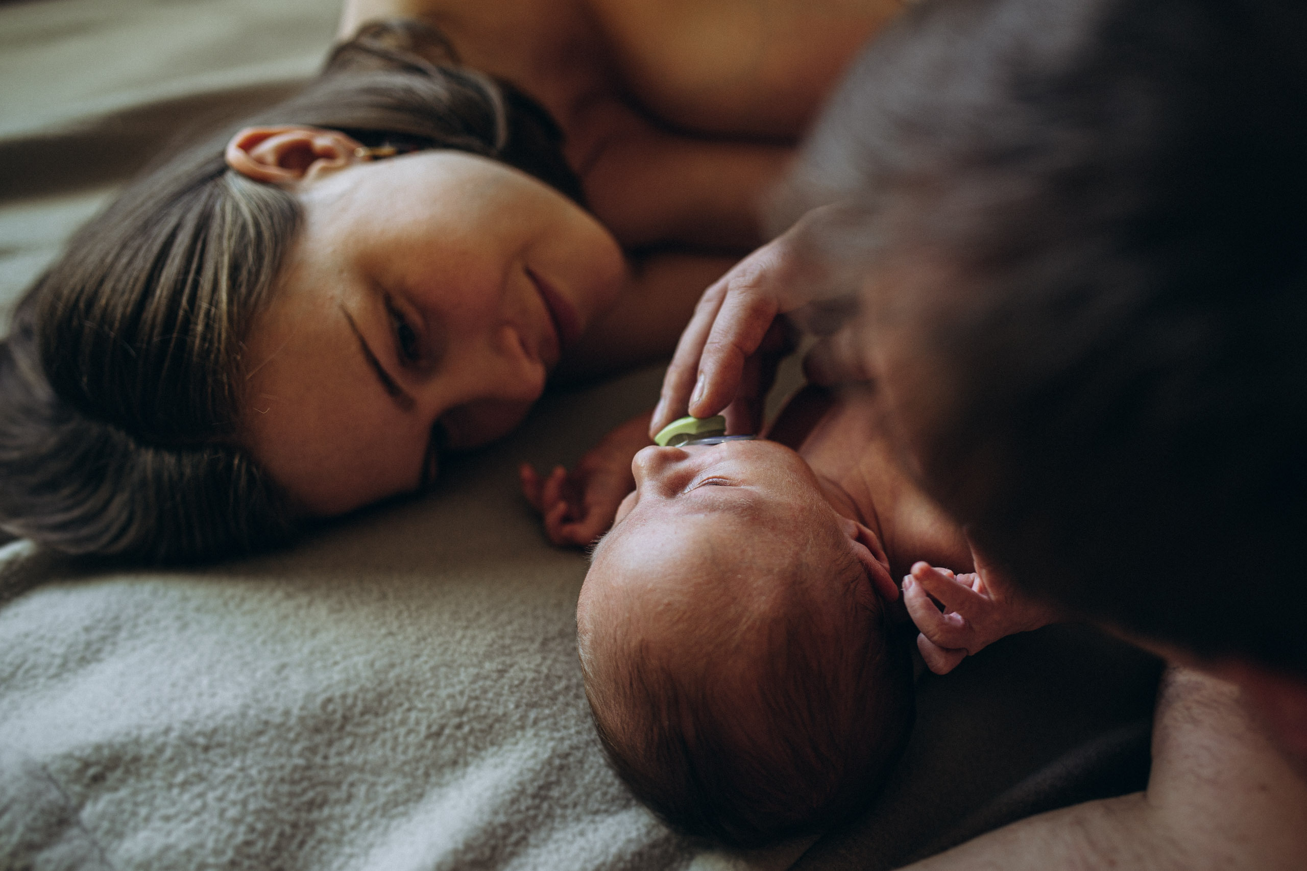 Jaundzimušā bērna fotosesija mājās