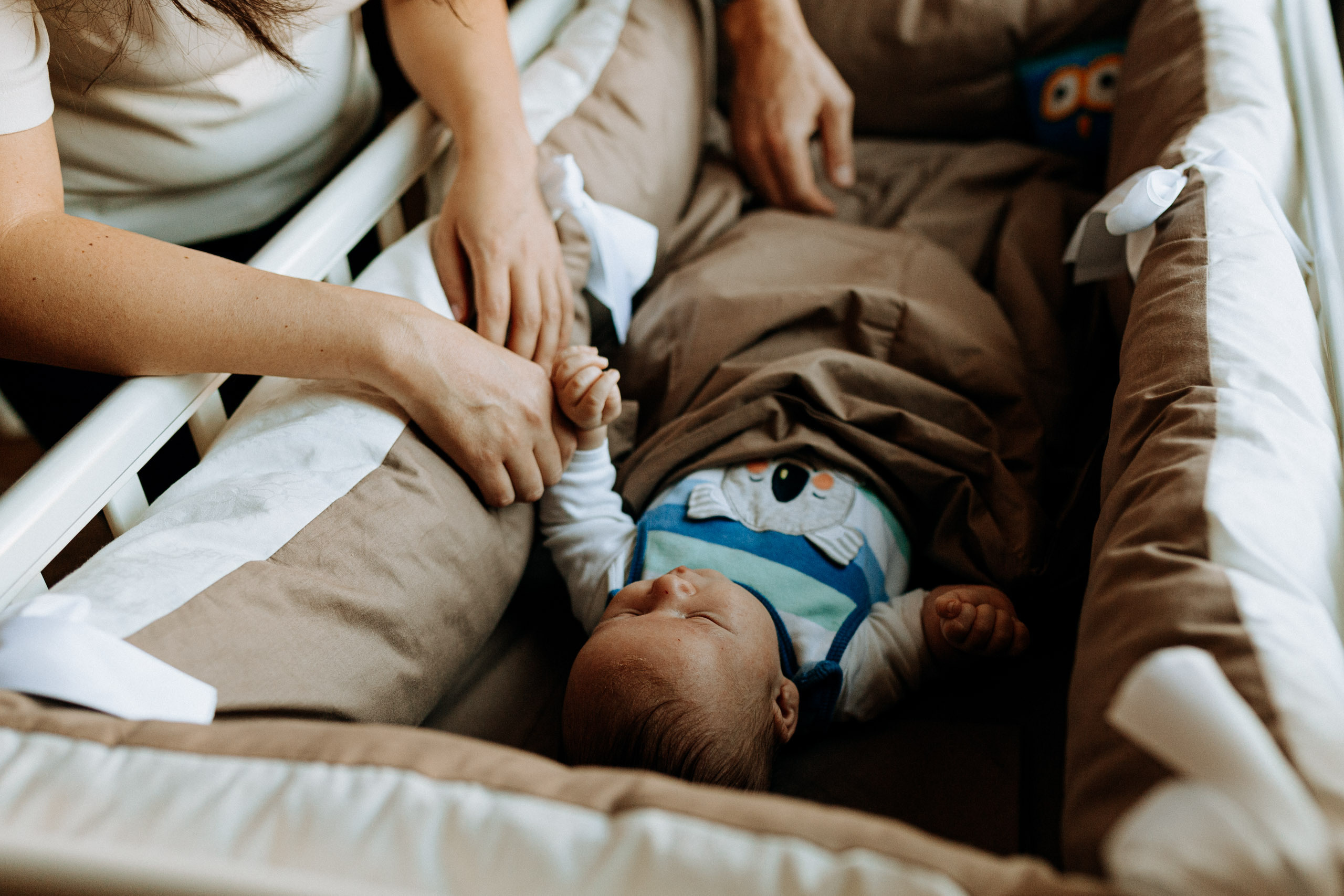 Jaundzimušā bērna fotosesija mājās