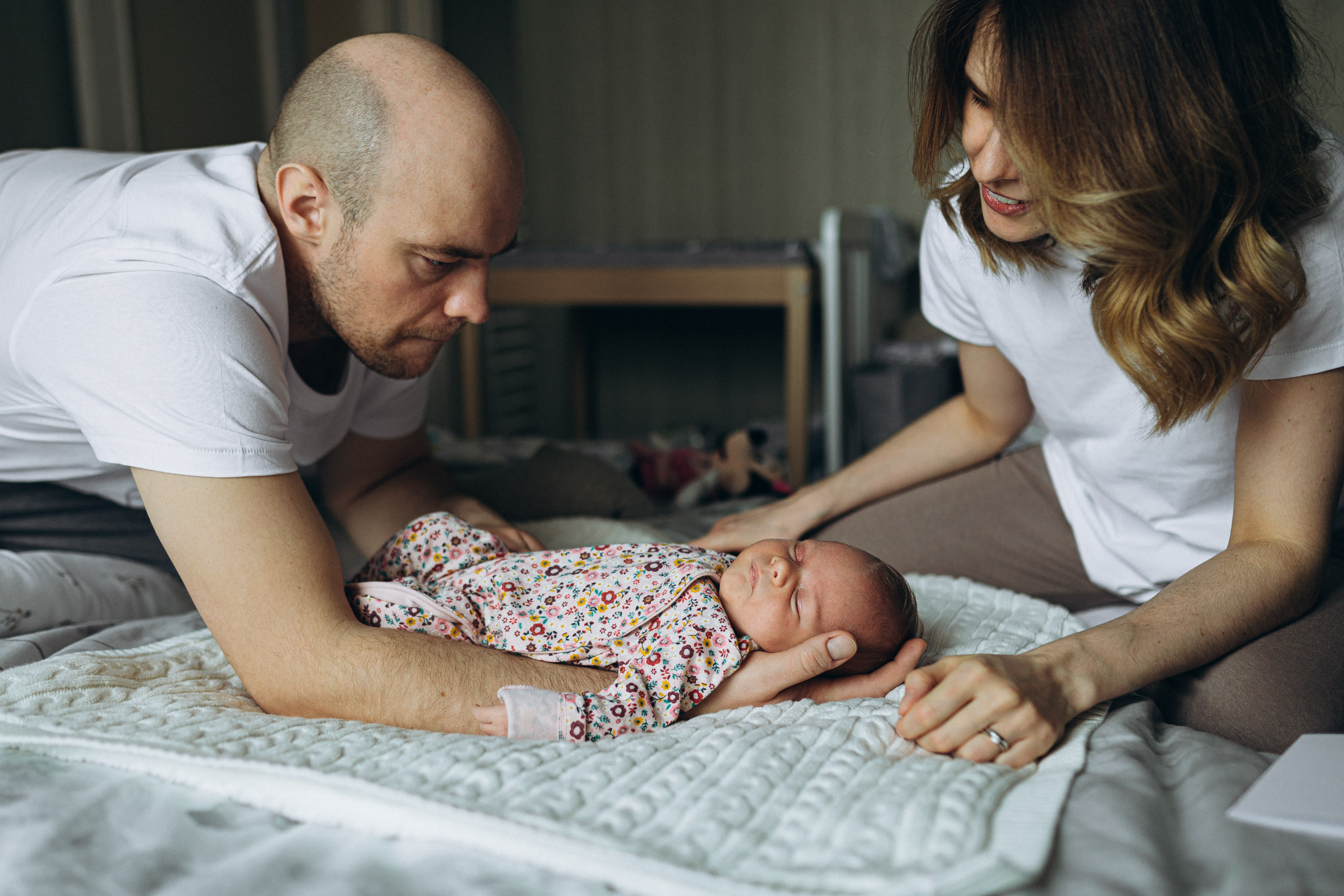 Jaundzimušā bērna fotosesija mājās