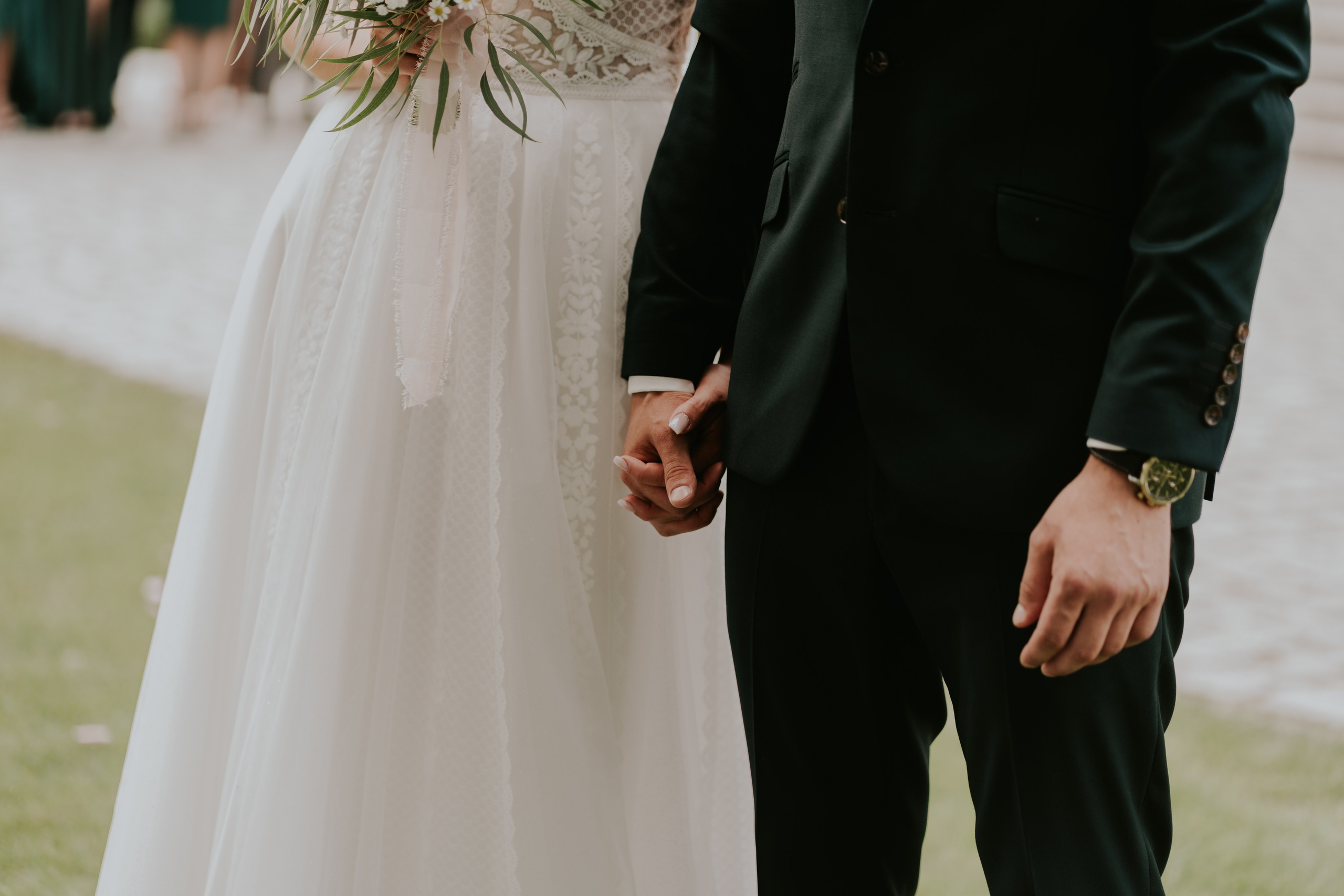 Dwór Wierzbno: plenerowy ślub pod wierzbą. Karkowskafoto - fotografia miłości