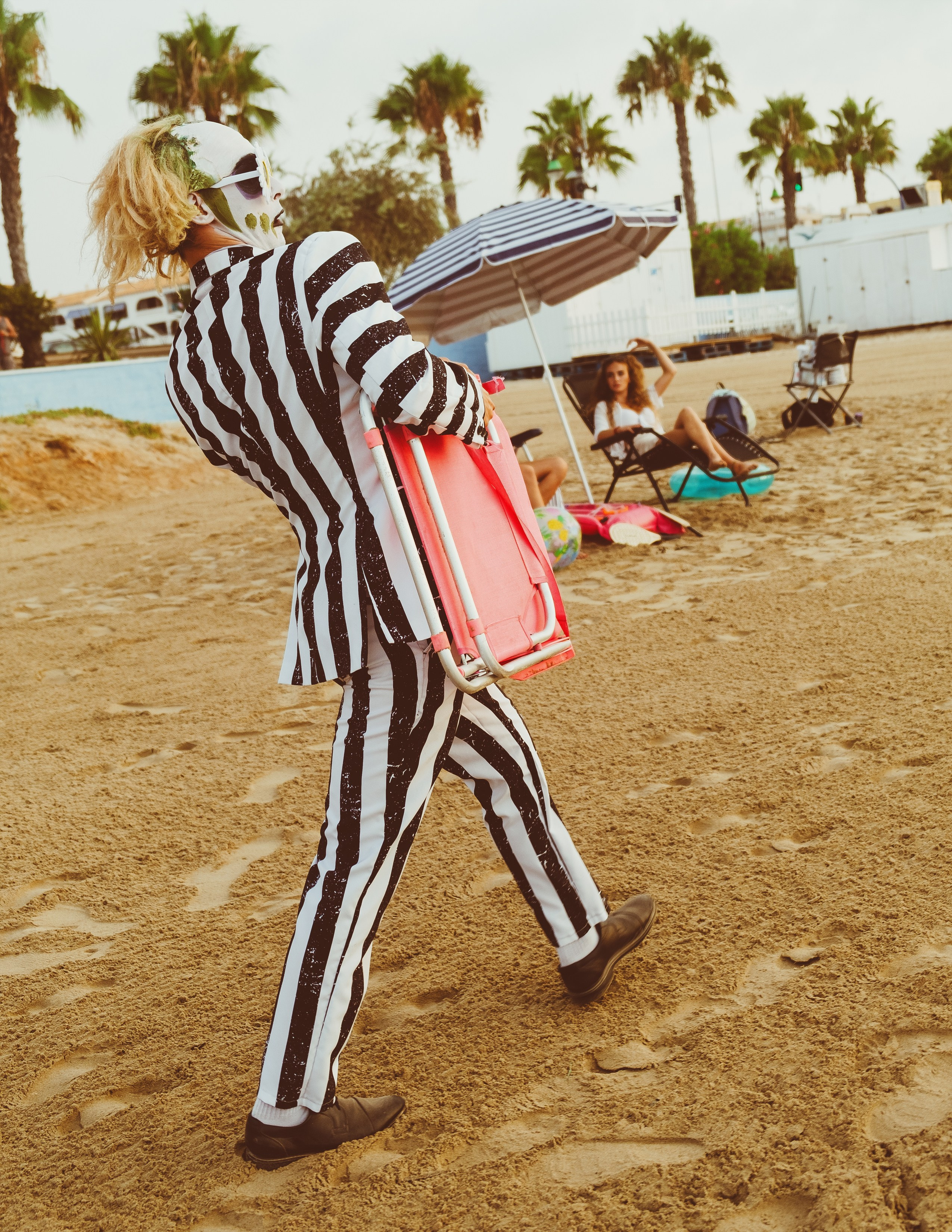 Beetlejuice на море: Экспериментальная фотосессия с цирковыми артистами — Фотограф Андрей Луковников