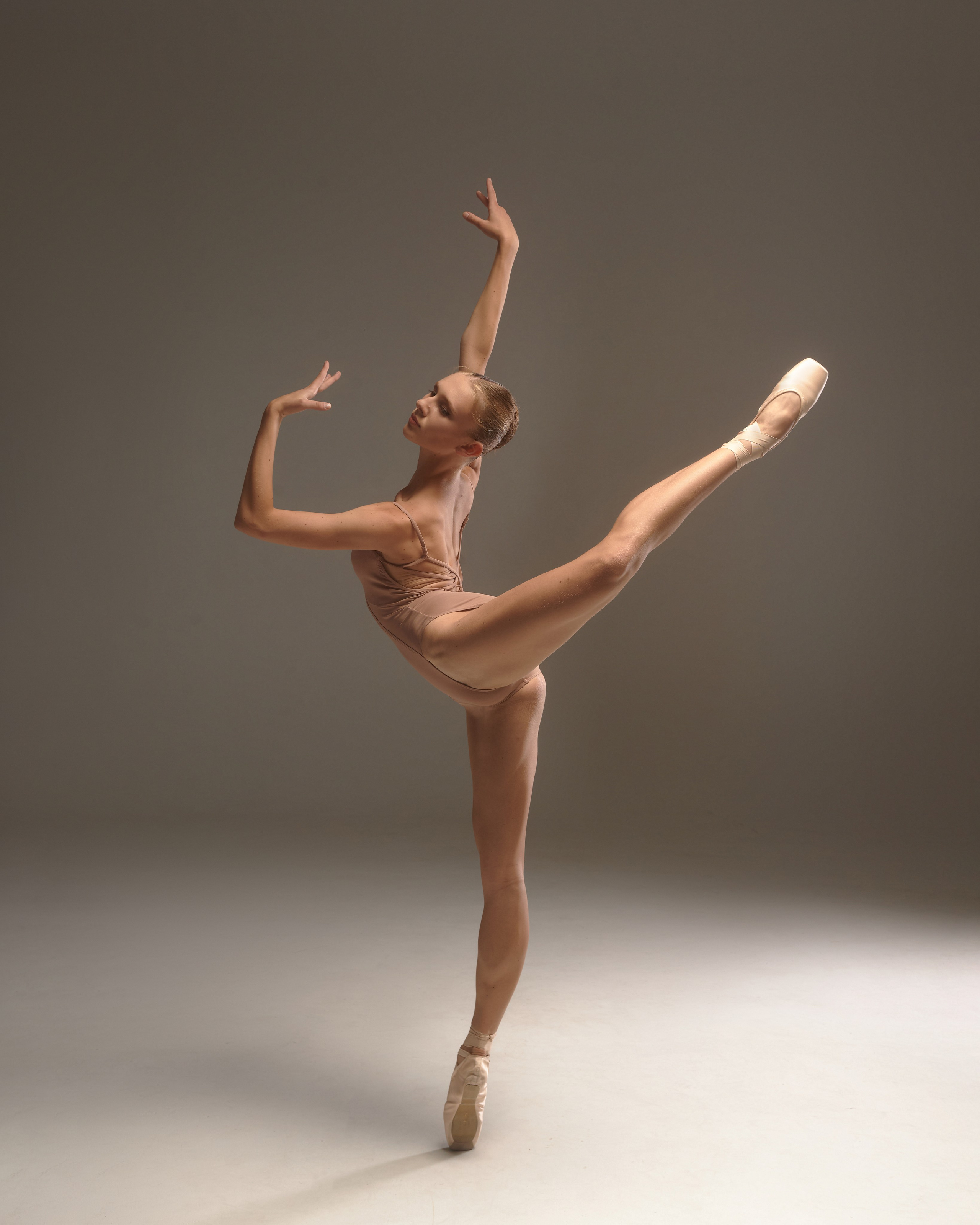 Sesja zdjęciowa dla baleriny | Gra światła i cienia w studio. Portrait & Fashion Photographer | Сannes, Paris, Monaco, Dubai, Kyiv — - Alisa Postnykova