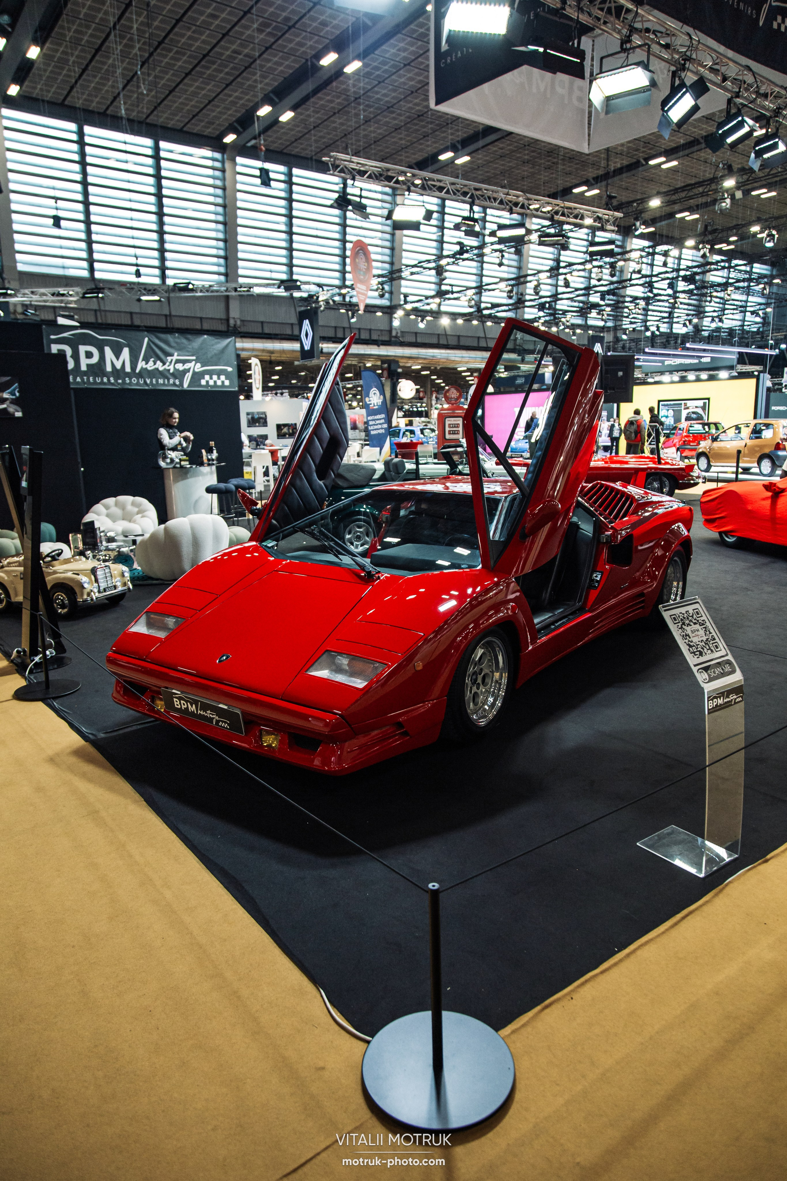 Retromobile 2023. Photographe de voitures à Paris — Vitalii Motruk