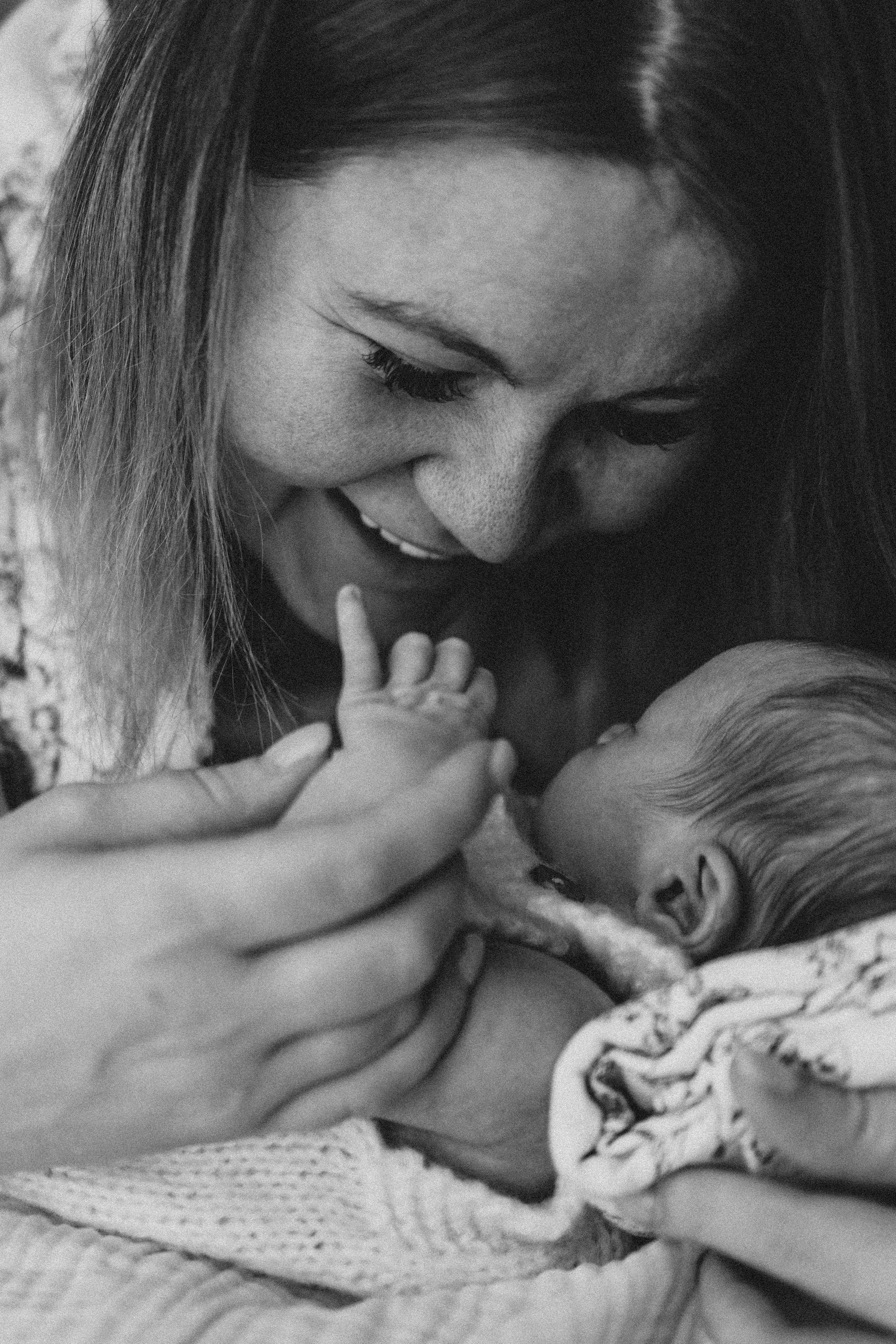 Фотограф родов, семей и новорожденных малышей в Дубае