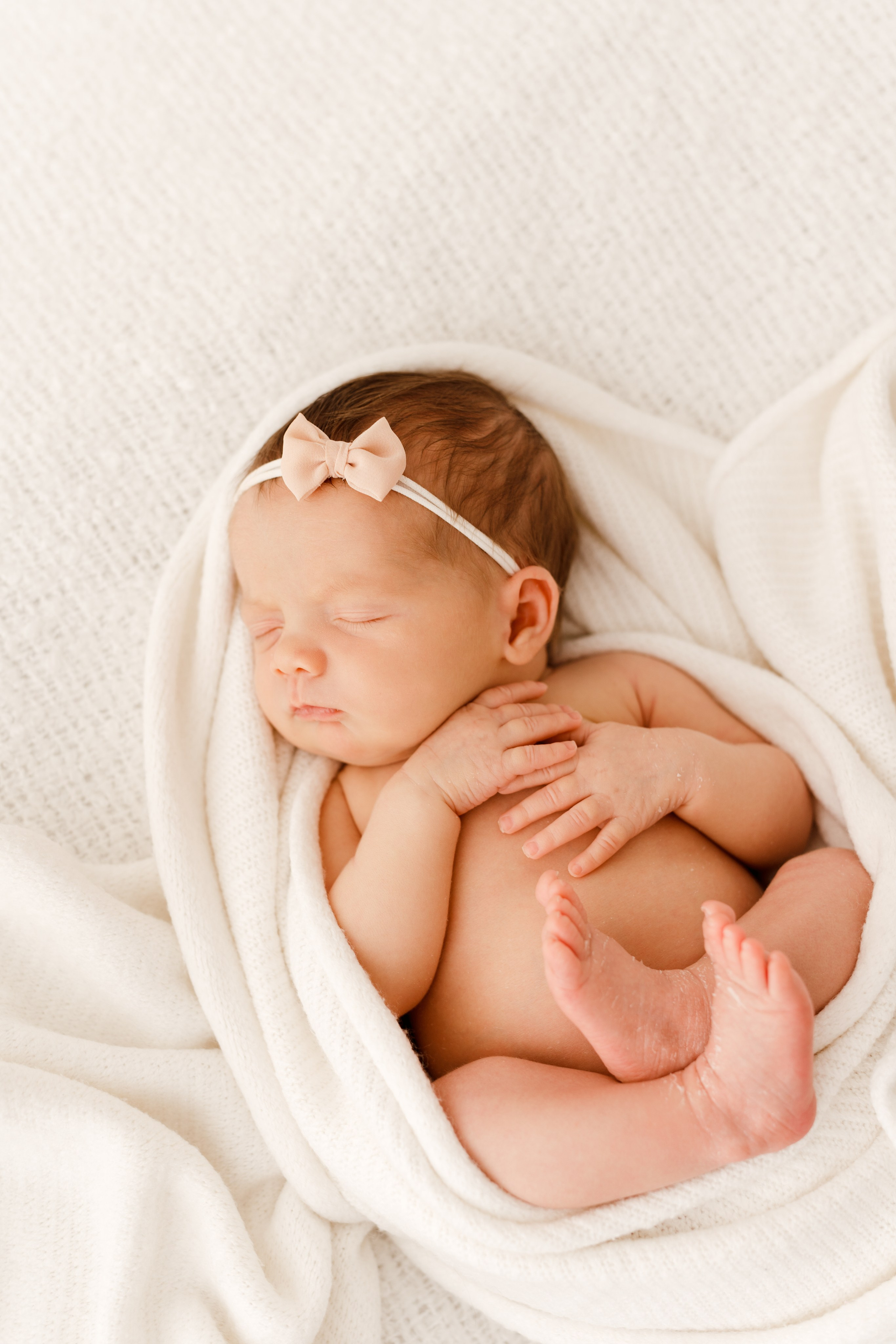 Sesja noworodkowa malutkiej Antosi. Fotograf Łódź - sesja ciążowa, noworodkowa, dziecięca. Studio w Łodzi