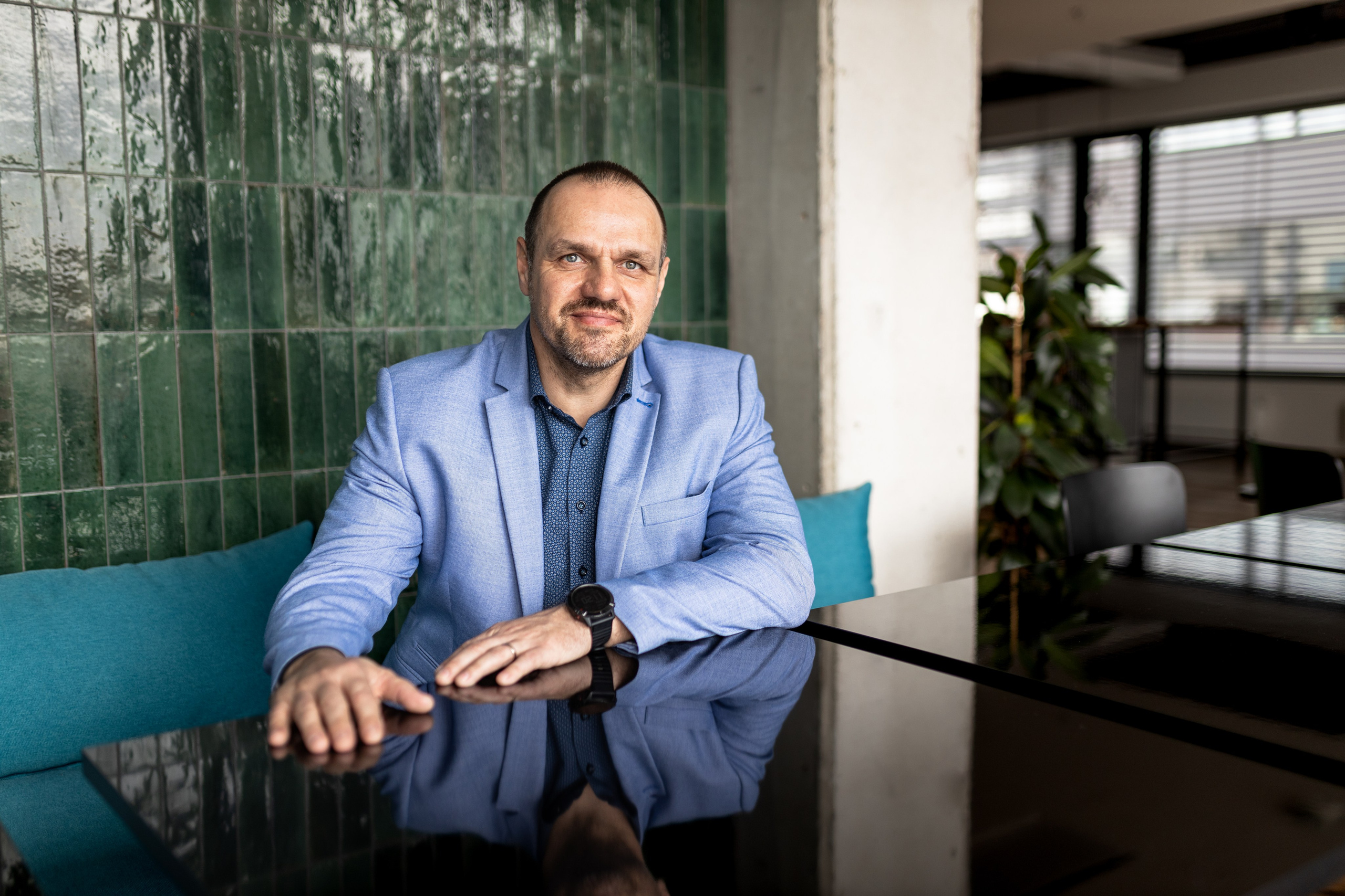 Dana Lišková — Empathetic Photographer | Introspective Artist |Neurodivergent Coach | Founder of Artepy.cz