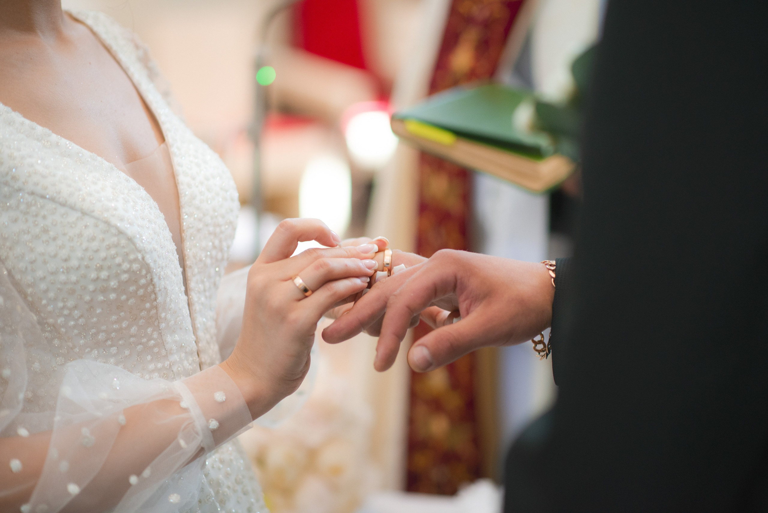 Vestuvių fotosesija, ceremonija, Vestuvių pasiruošimo fotografavimas. Vestuvių fotografas Vilnius Trakai kaina vestuvių fotografavimas fotografė personal.lt photogrpahy kainos jaunoji jaunikis nuotaka santuoka vestuvės, profesionali natūrali meninė reportažinė klasikinė fotosesija, vestuvių fotosesija gamtoje dvare