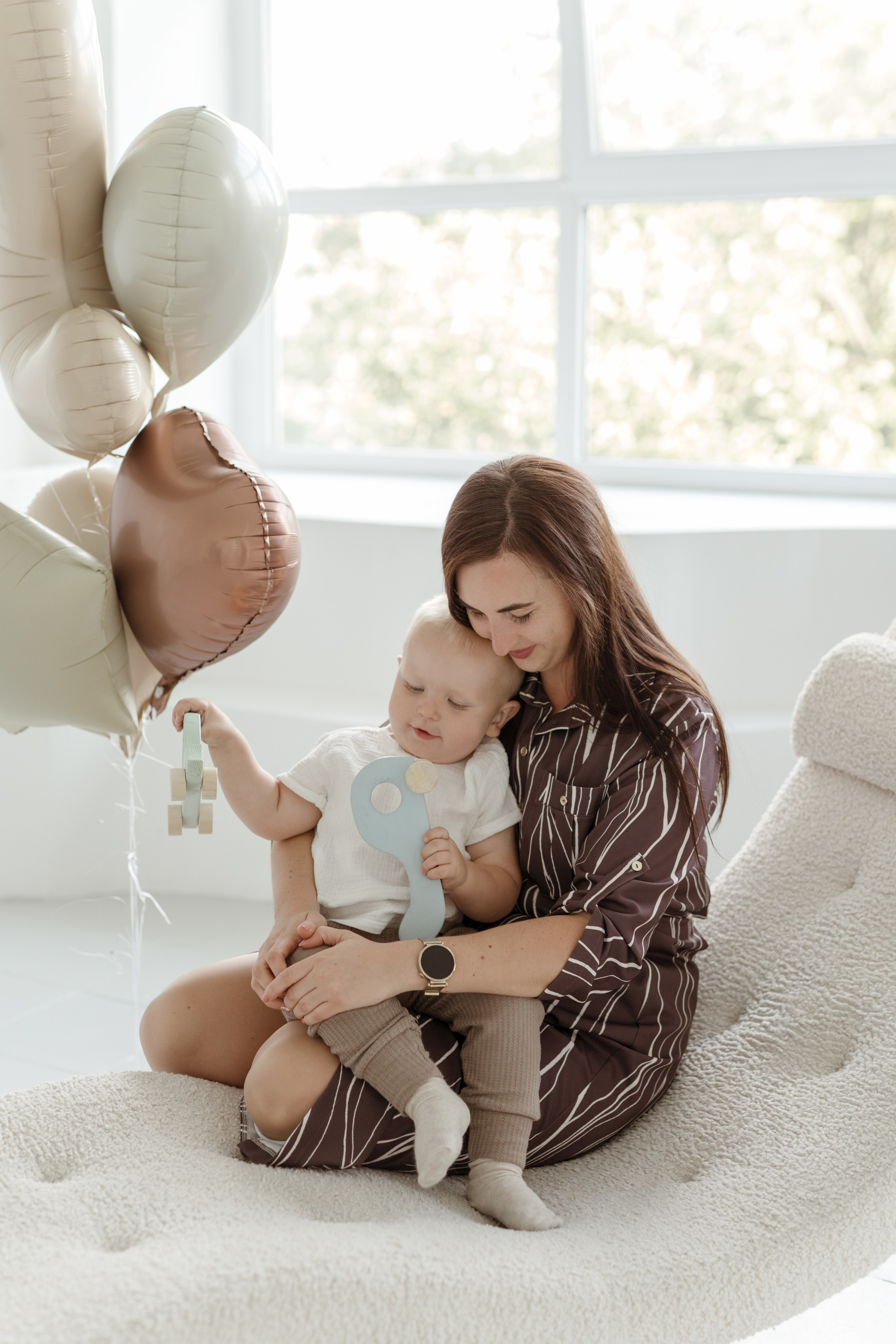 Sesja urodzinowa dziecięca. Fotograf Łódź - sesja ciążowa, noworodkowa, dziecięca. Studio w Łodzi