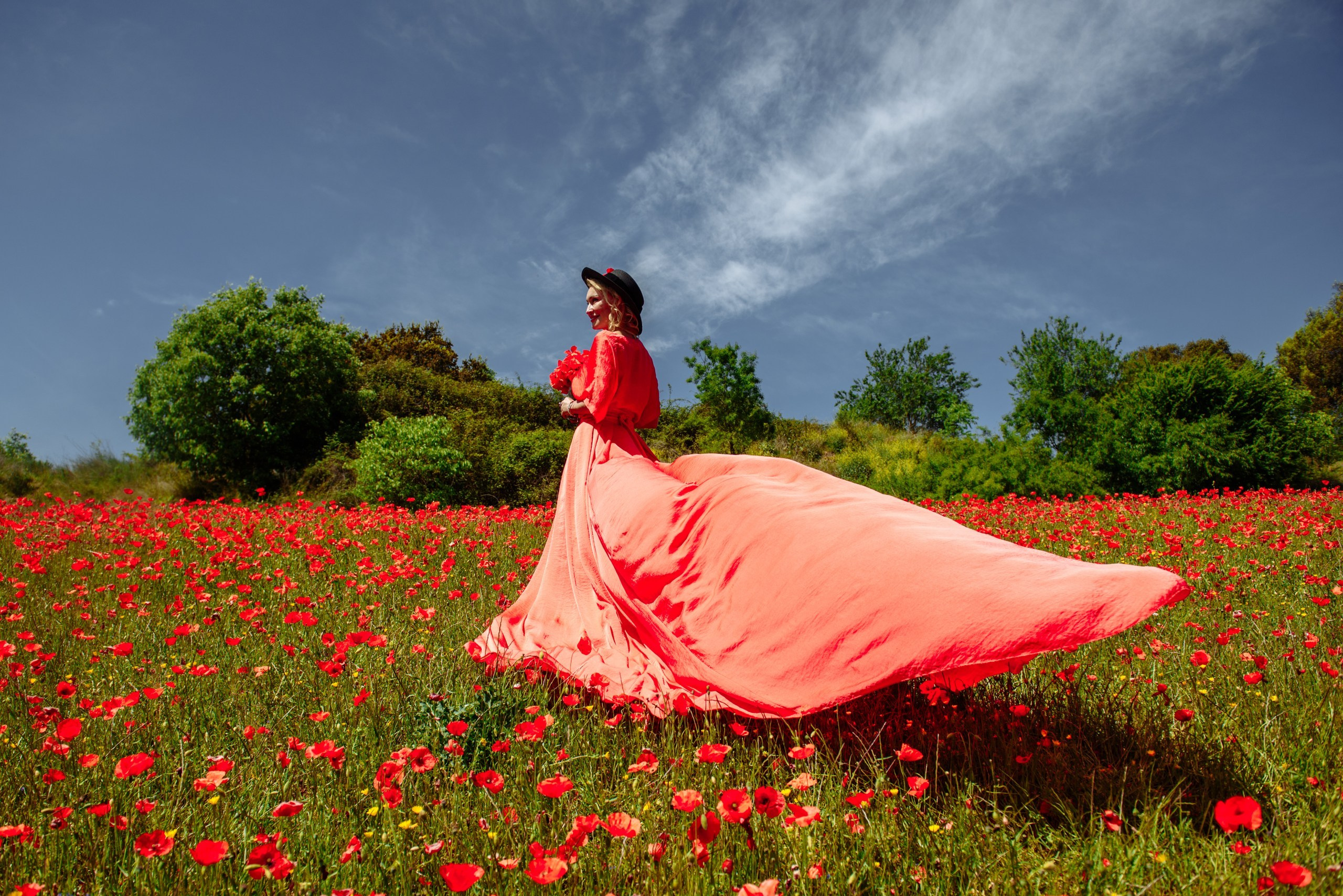 Olga Campos flores rojos. Фотограф Екатерина Гасанова — фотосессии в Барселоне