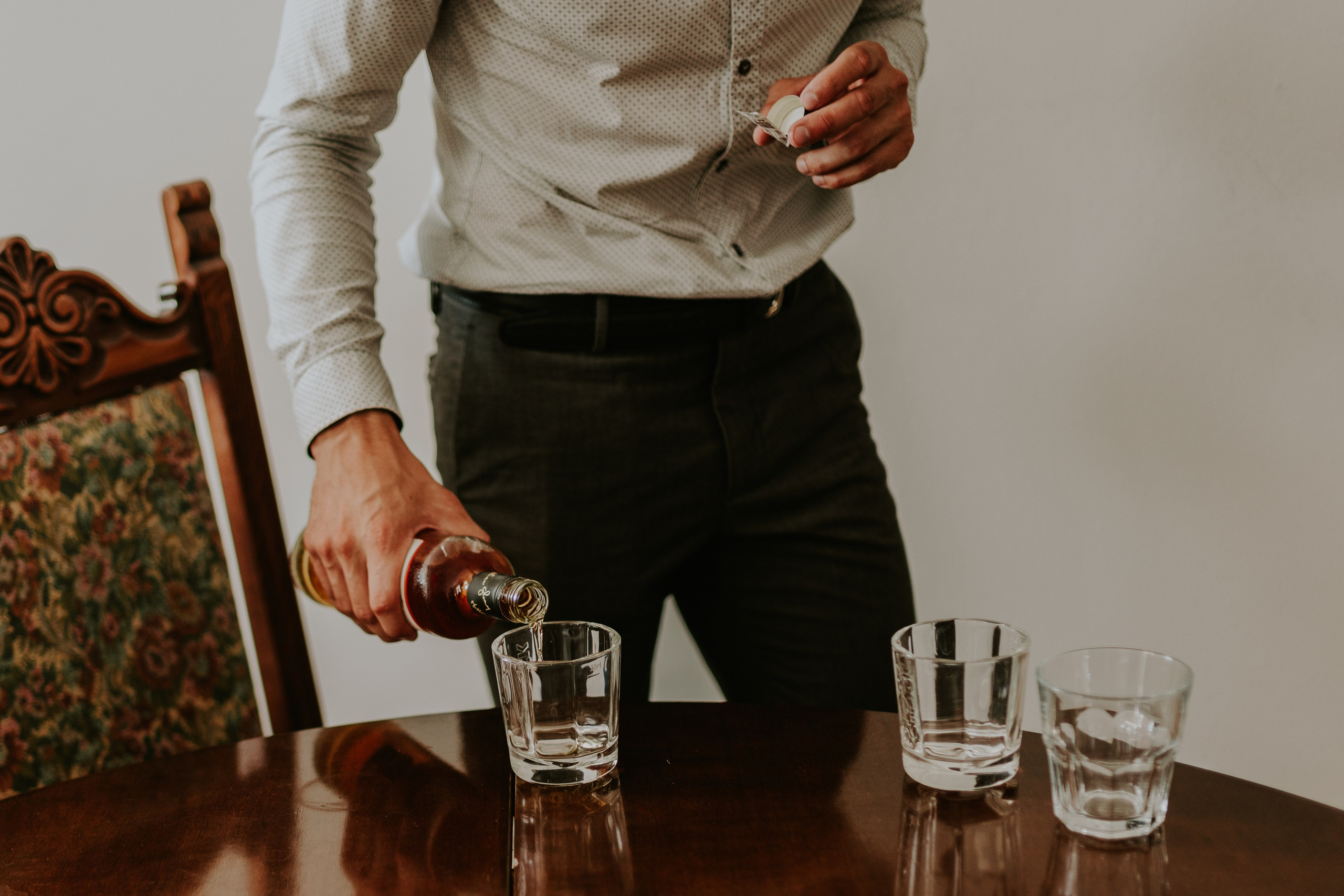 Dwór Wierzbno: plenerowy ślub pod wierzbą. Karkowskafoto - fotografia miłości