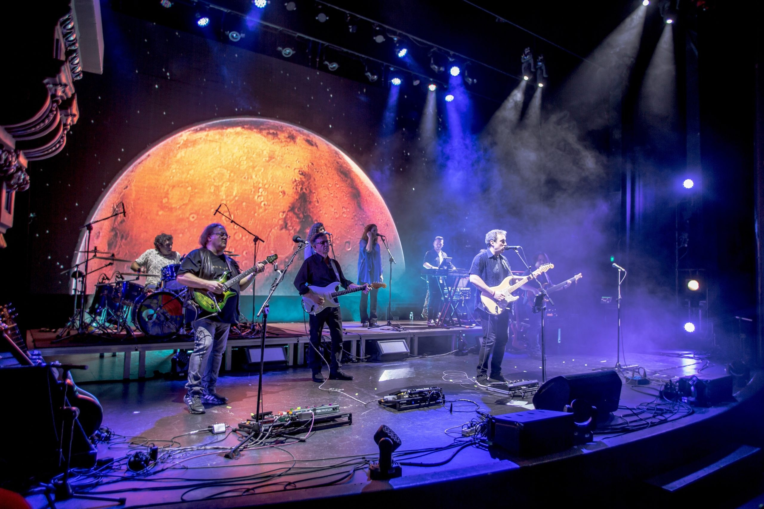 Espectáculo audiovisual Pûlsar To Floyd — tributo a Pink Floyd con gran pantalla LED y sonido cuadrafónico en Torrevieja | FOTKAI