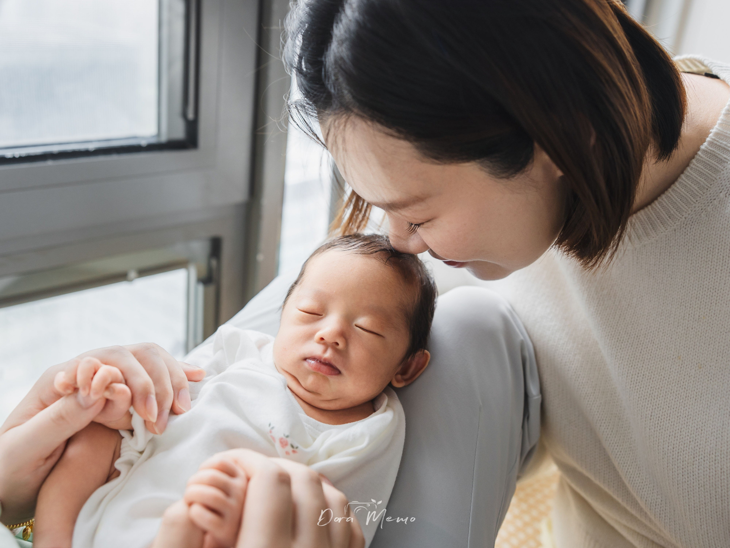 A Newborn at Home — Shanghai Family Photographer Documentary Session