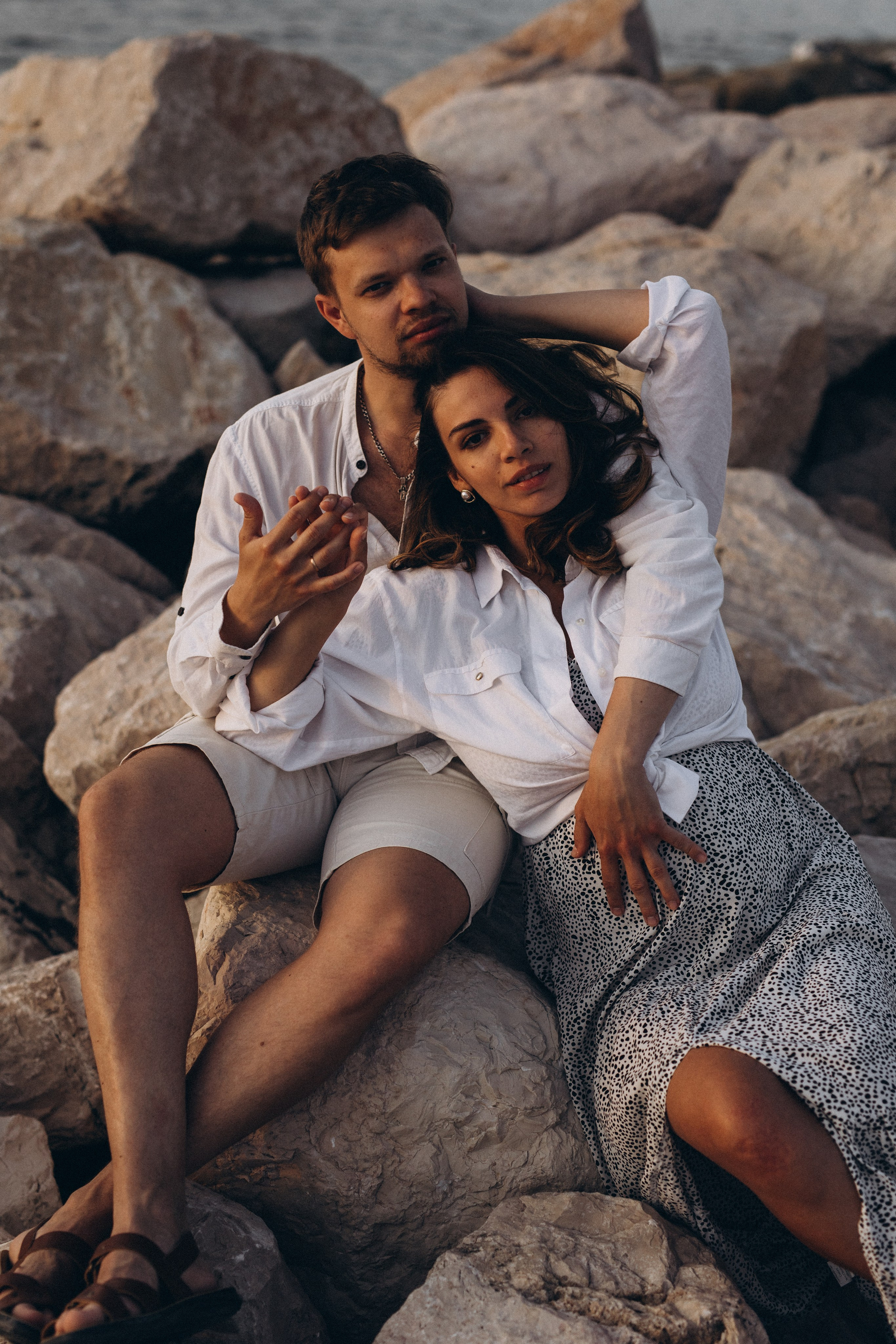 Servizio fotografico di gravidanza di coppia a Rimini, maternità sulla costa