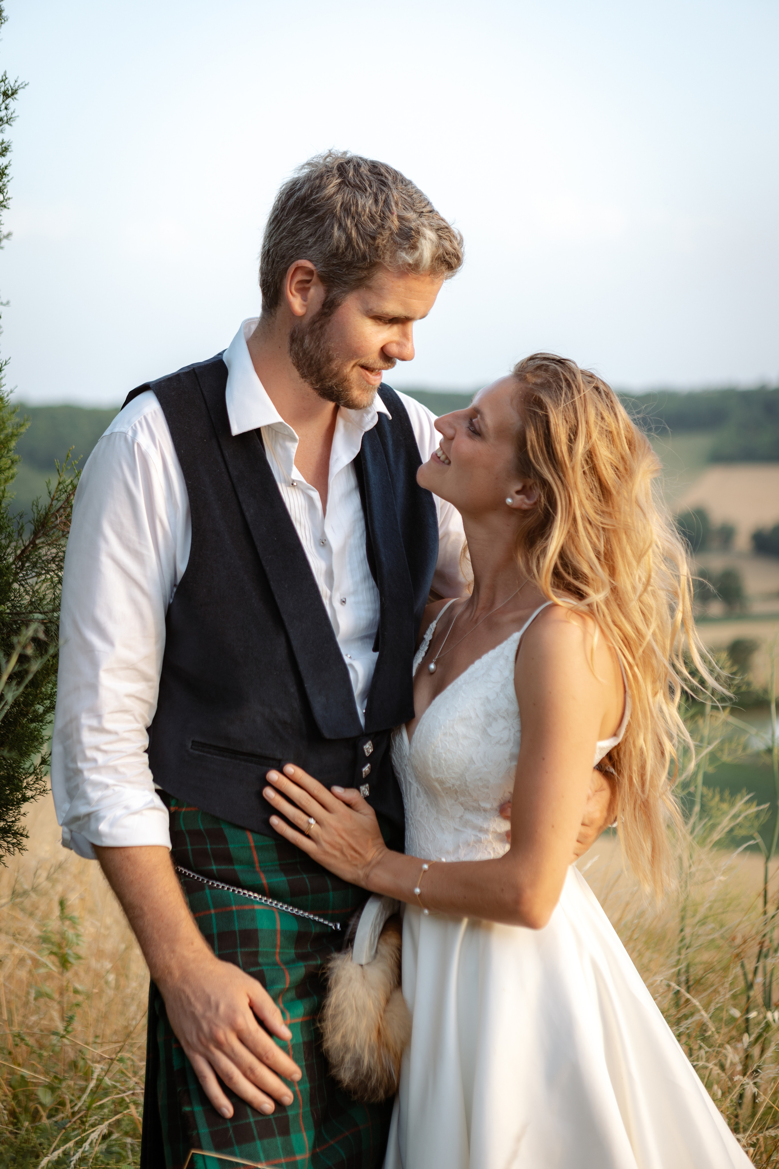 British — scottish wedding in Souquet Hall, Aquitaine, France. Eugénie Smirnova — your photographer in Toulouse and southwest France