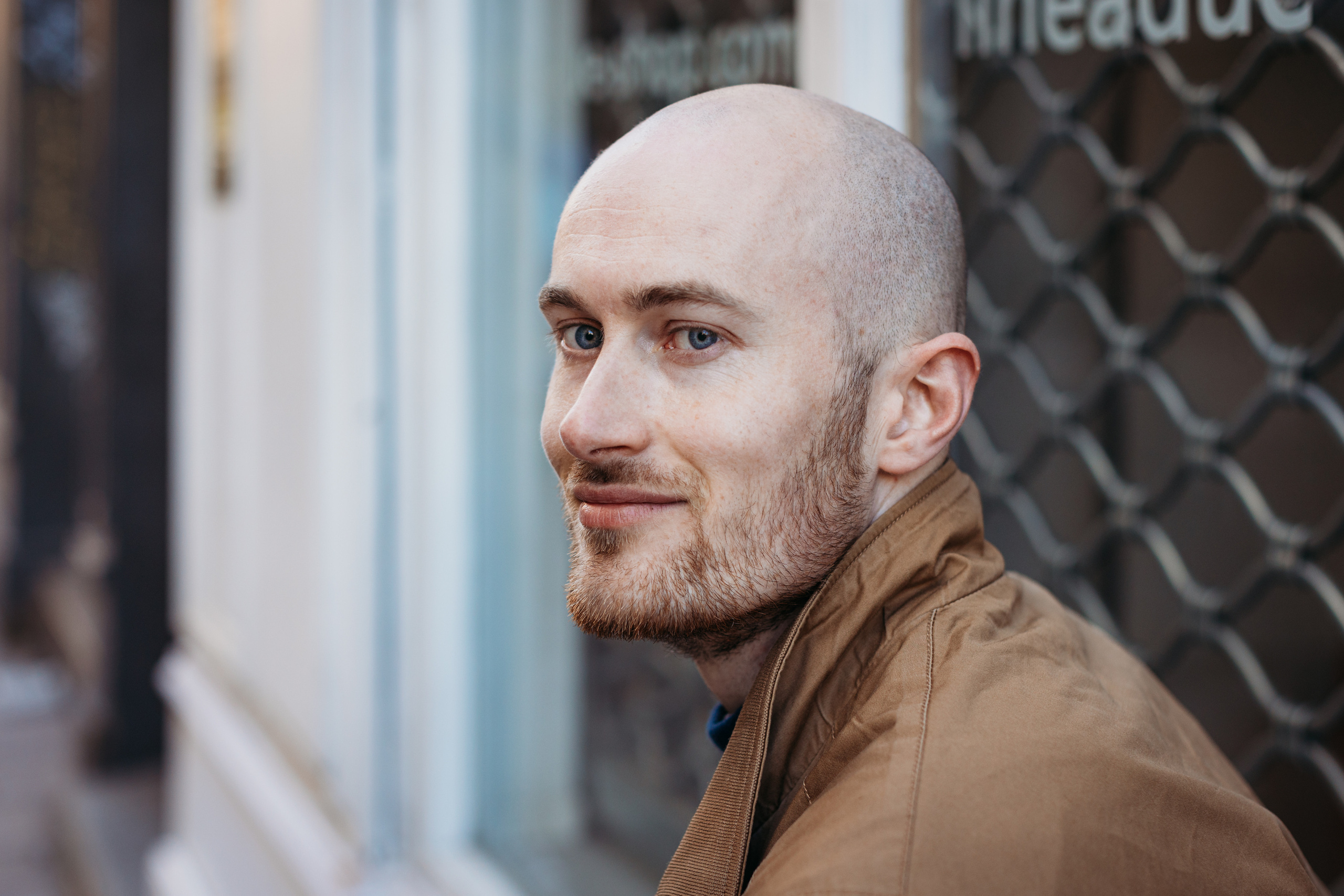 Individual photo portrait for Daniel in Toulouse city centre. Eugénie Smirnova — your photographer in Toulouse and southwest France