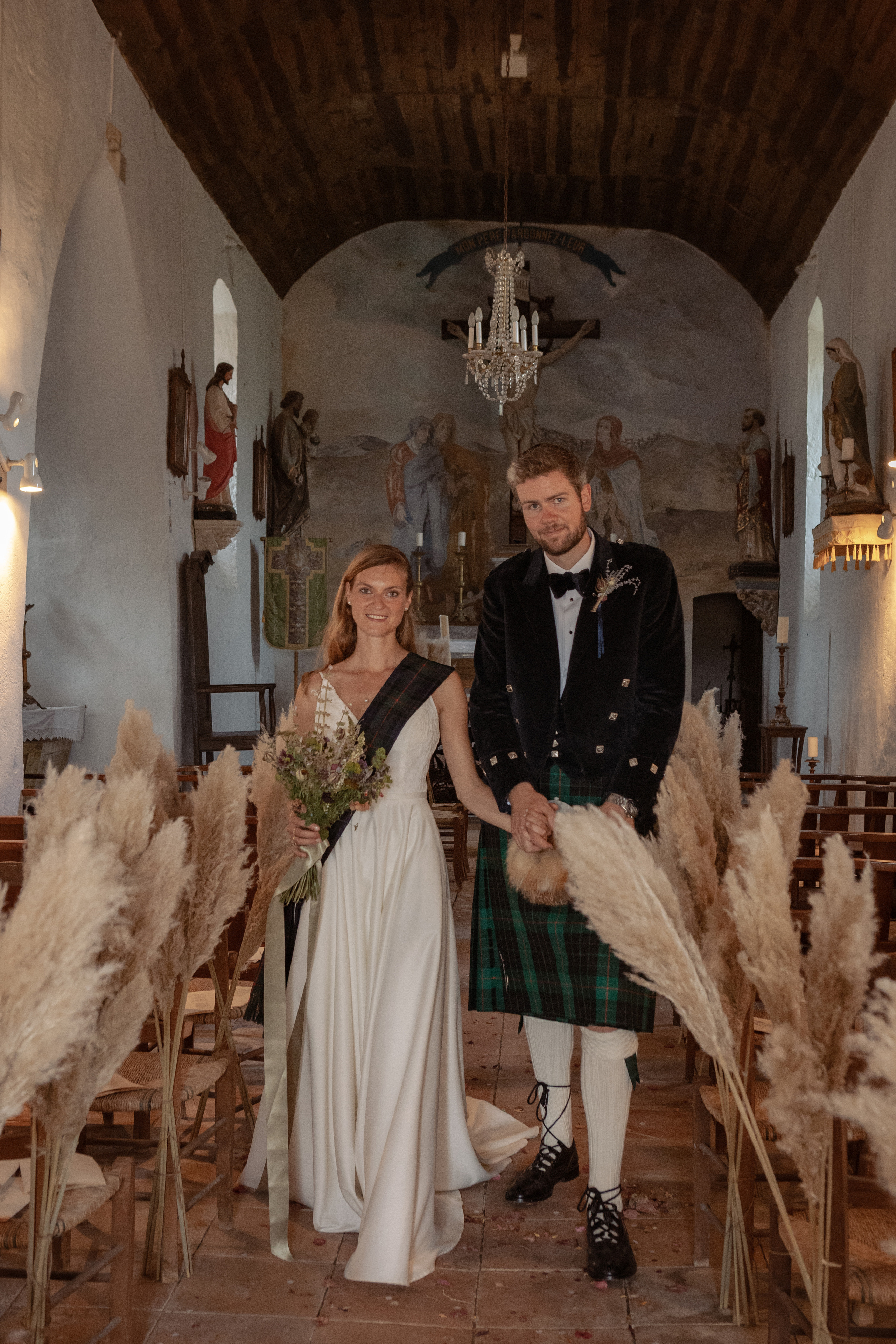 British — scottish wedding in Souquet Hall, Aquitaine, France. Eugénie Smirnova — your photographer in Toulouse and southwest France