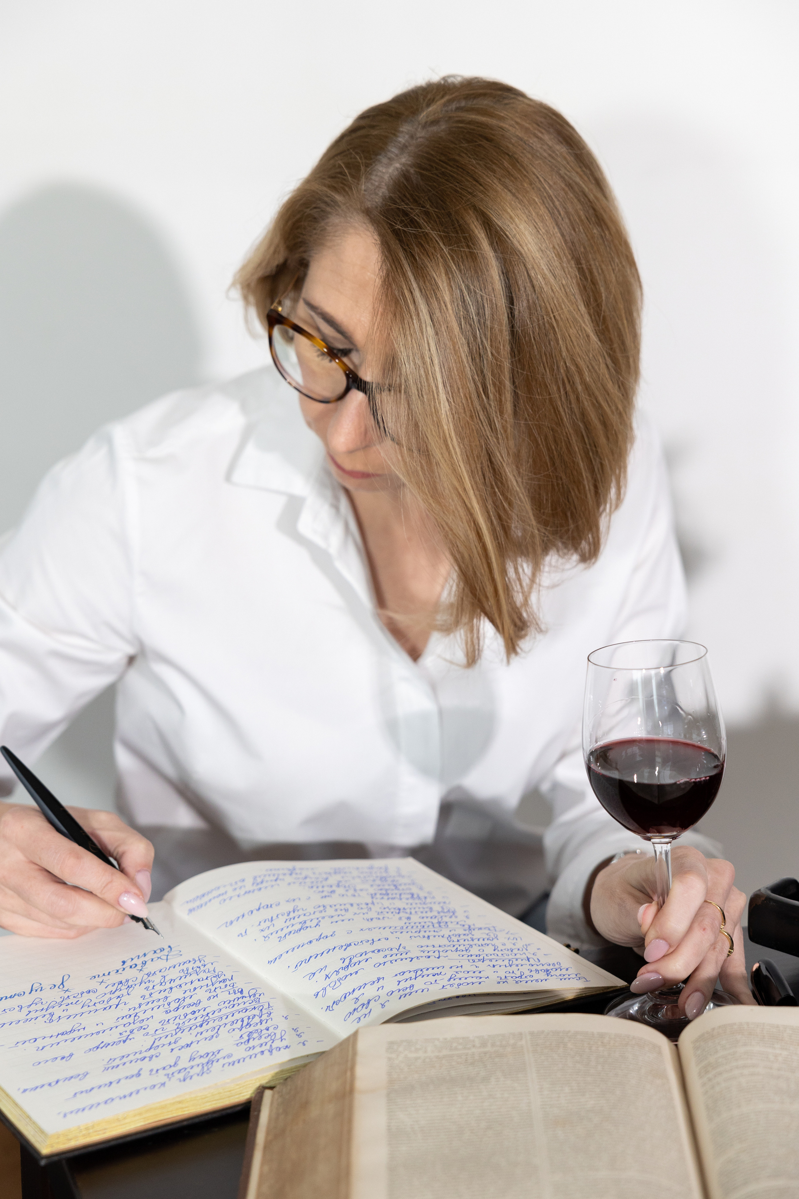 Personal branding photo session for sommelier Inessa. Eugénie Smirnova — photographe à Toulouse et dans le sud-ouest de la France