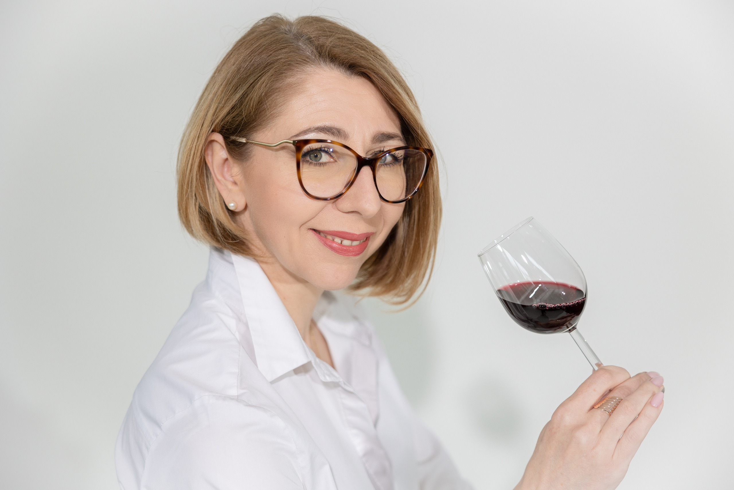 Personal branding photo session for sommelier Inessa. Eugénie Smirnova — photographe à Toulouse et dans le sud-ouest de la France