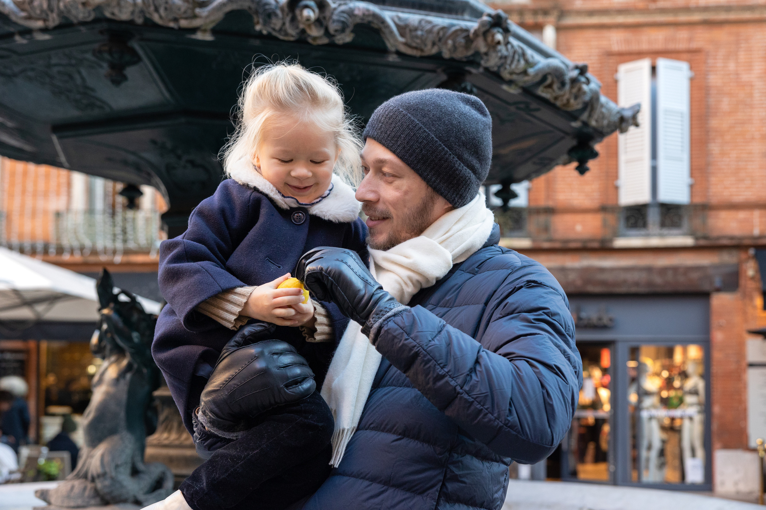 Séance photo de famille à Toulouse pour la famille de Yana. Eugénie Smirnova — photographe à Toulouse et dans le sud-ouest de la France