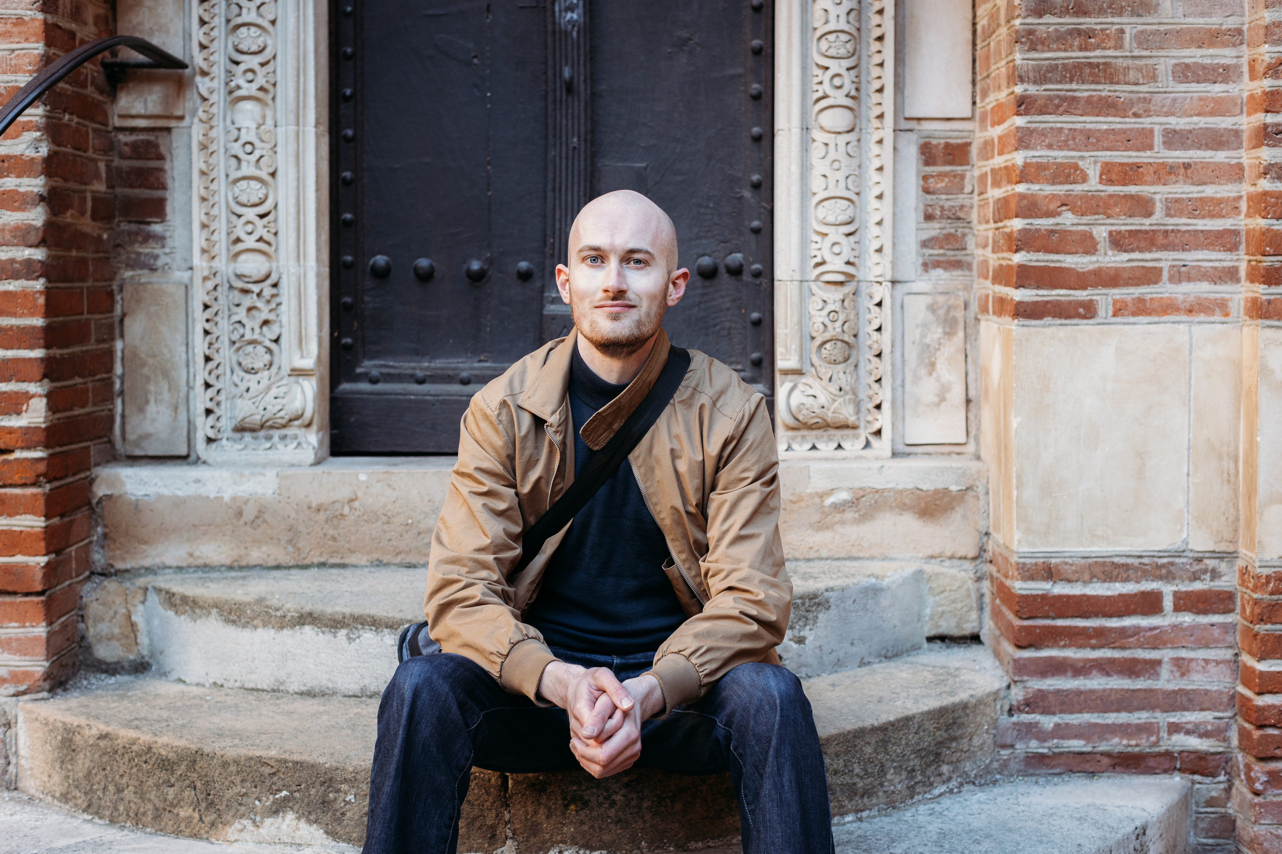 Individual photo portrait for Daniel in Toulouse city centre. Eugénie Smirnova — your photographer in Toulouse and southwest France
