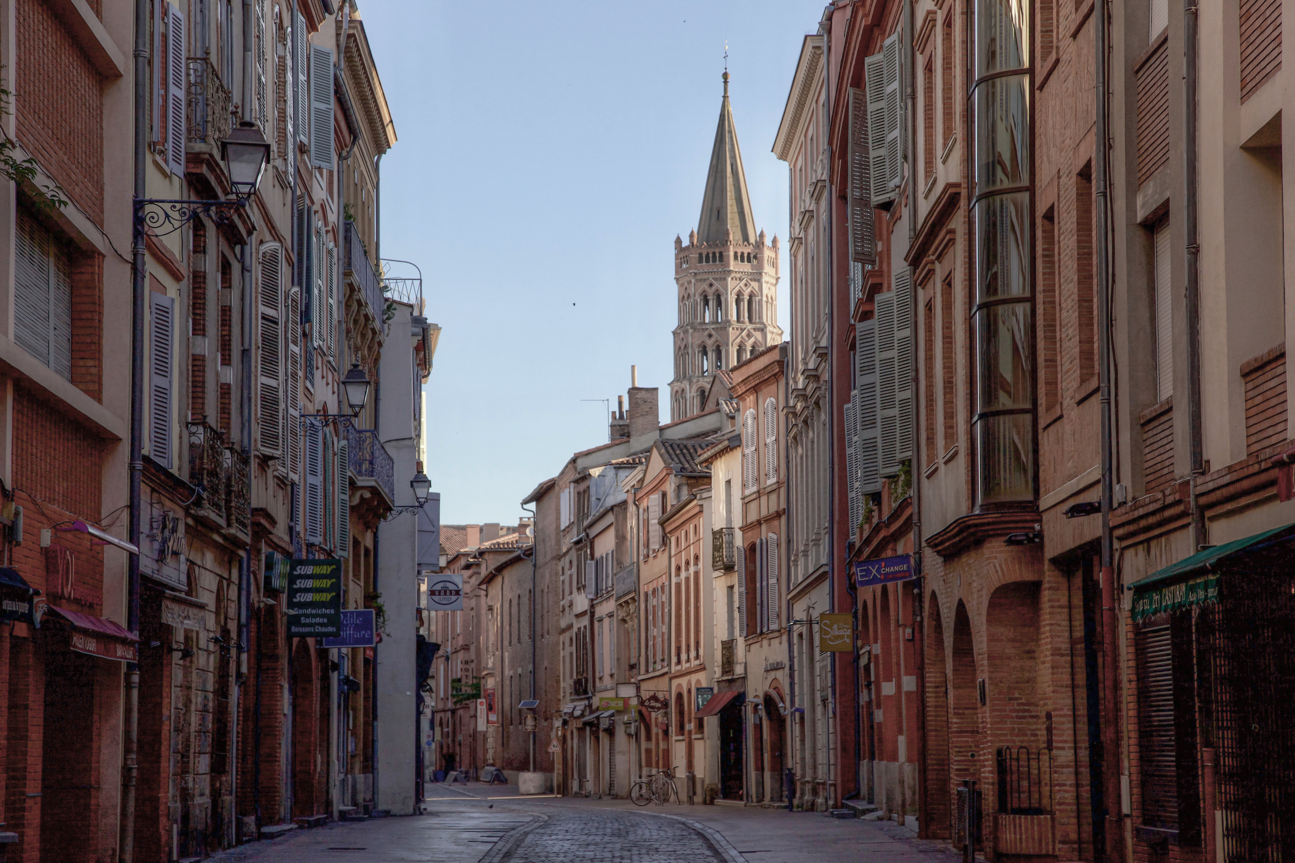 Toulouse photo walk. Eugénie Smirnova — your photographer in Toulouse and southwest France