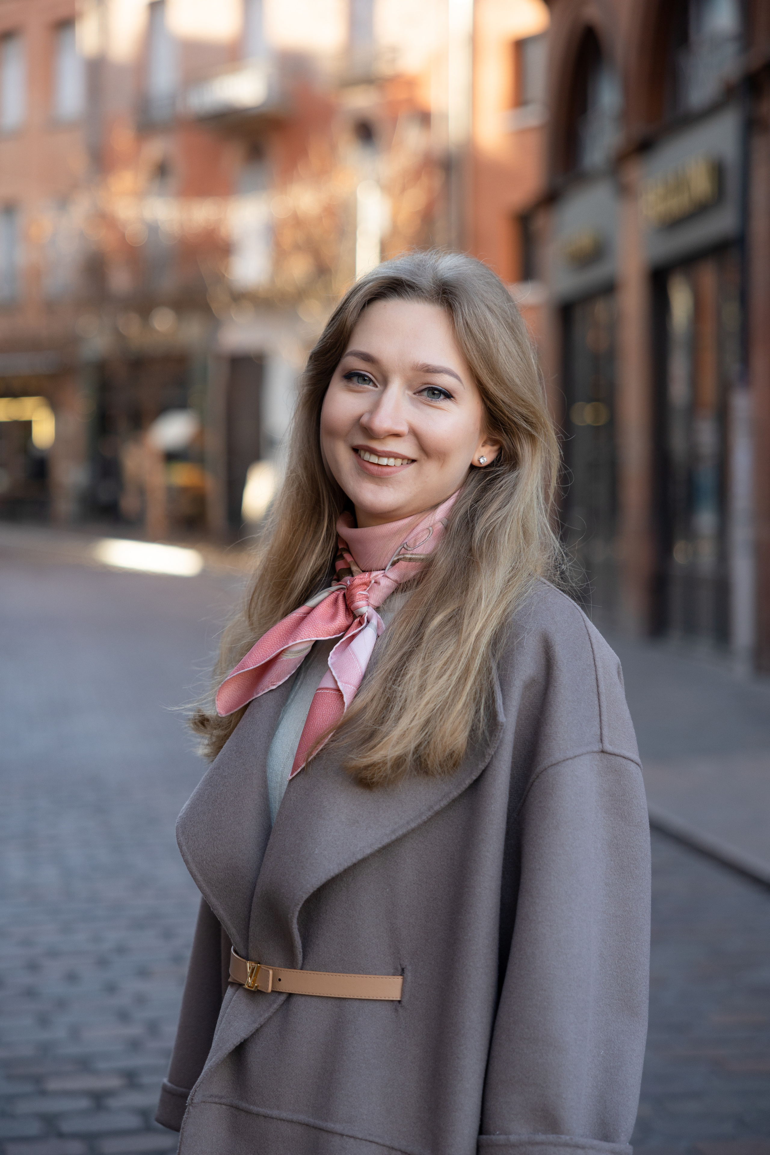 Séance photo de famille à Toulouse pour la famille de Yana. Eugénie Smirnova — photographe à Toulouse et dans le sud-ouest de la France