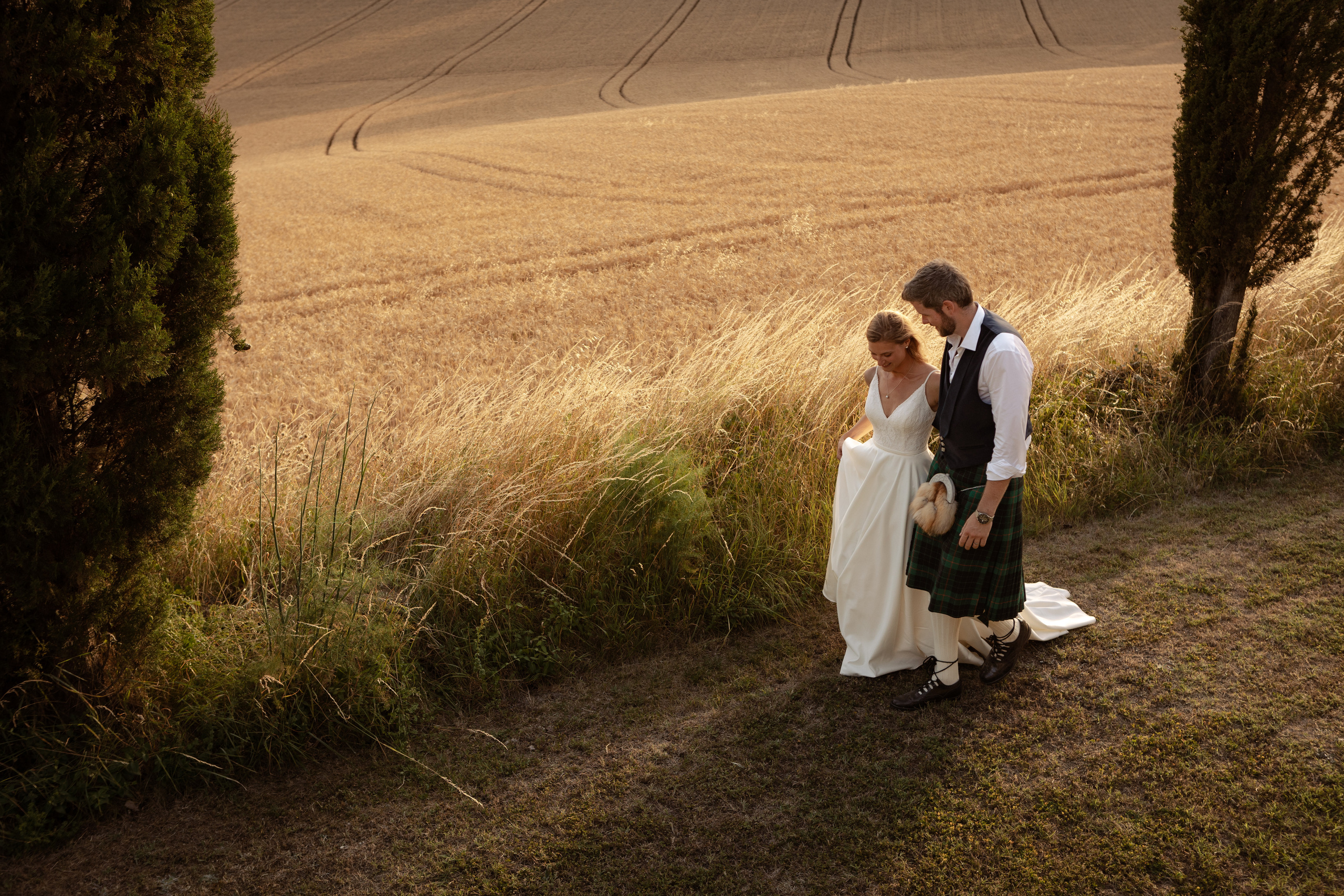 British — scottish wedding in Souquet Hall, Aquitaine, France. Eugénie Smirnova — your photographer in Toulouse and southwest France