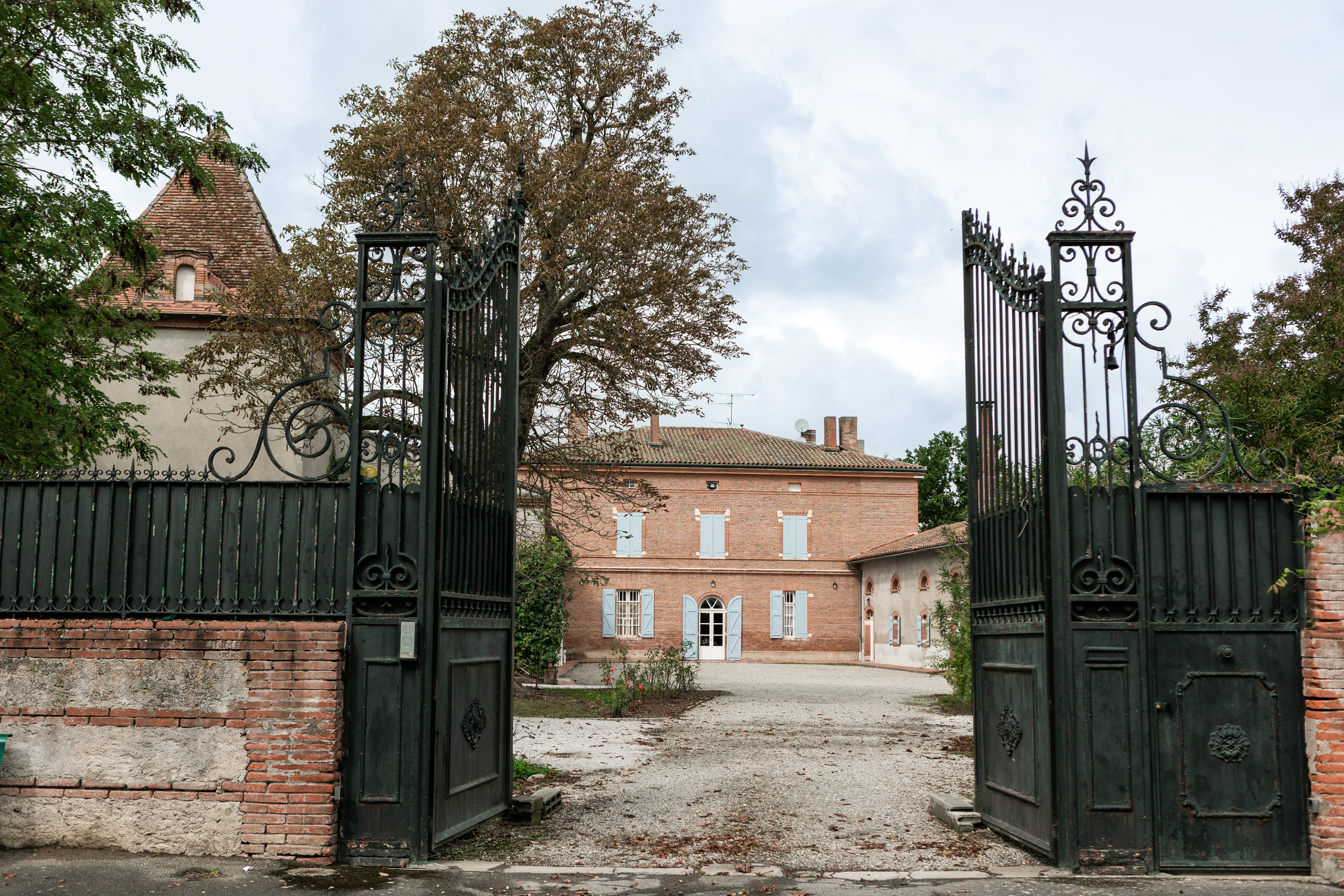 Emerald themed wedding in Château de Puydaniel. Eugénie Smirnova — photographe à Toulouse et dans le sud-ouest de la France