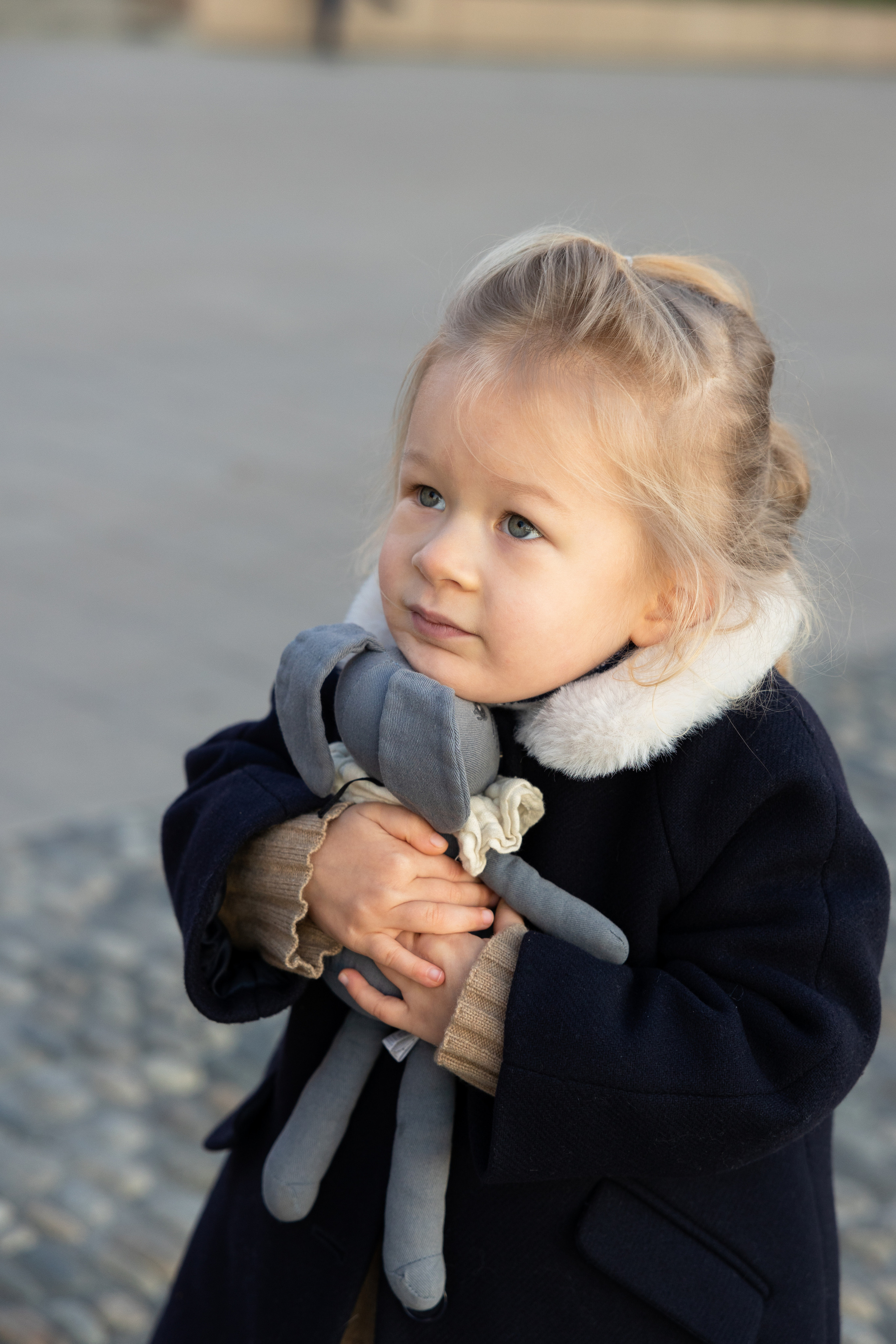 Séance photo de famille à Toulouse pour la famille de Yana. Eugénie Smirnova — photographe à Toulouse et dans le sud-ouest de la France