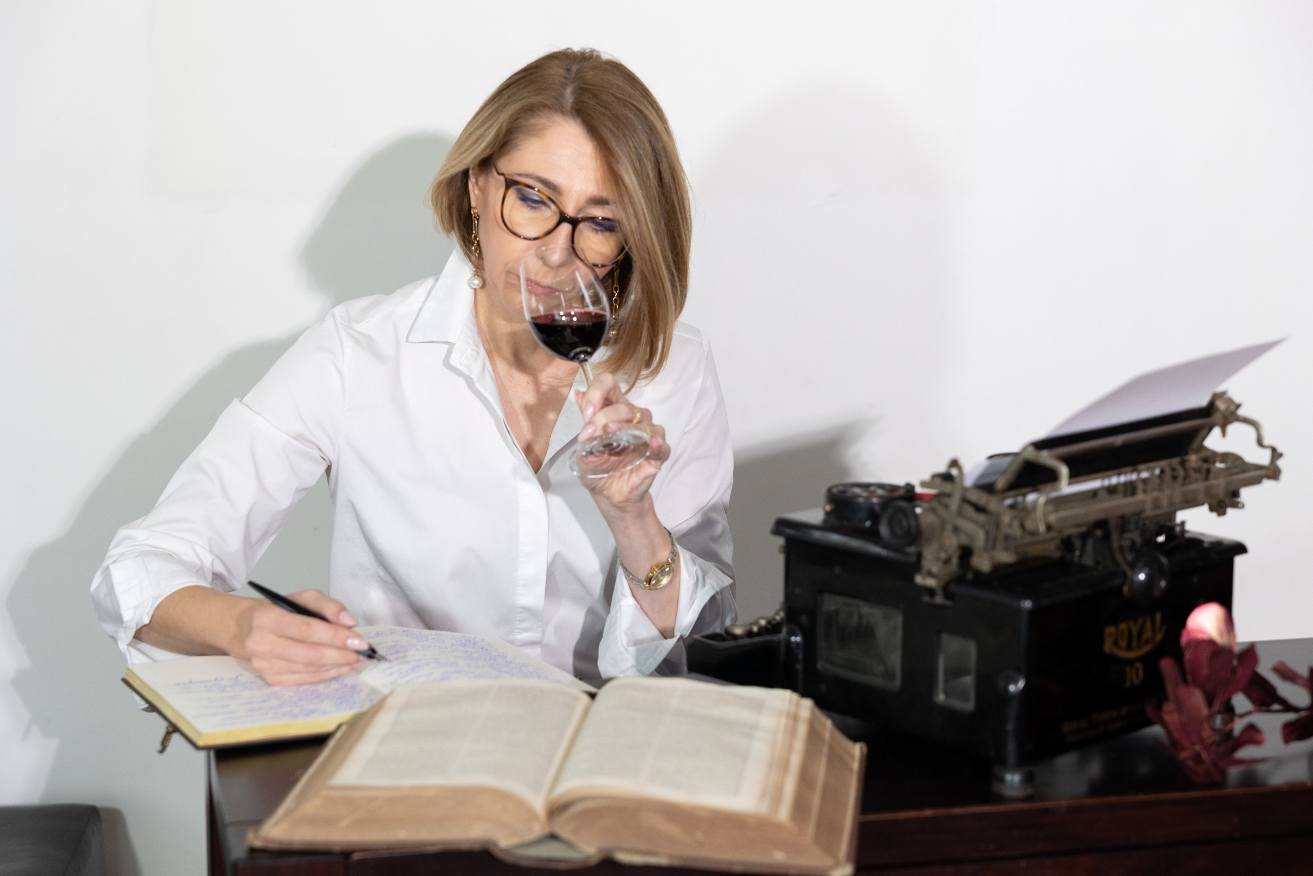 Personal branding photo session for sommelier Inessa. Eugénie Smirnova — photographe à Toulouse et dans le sud-ouest de la France