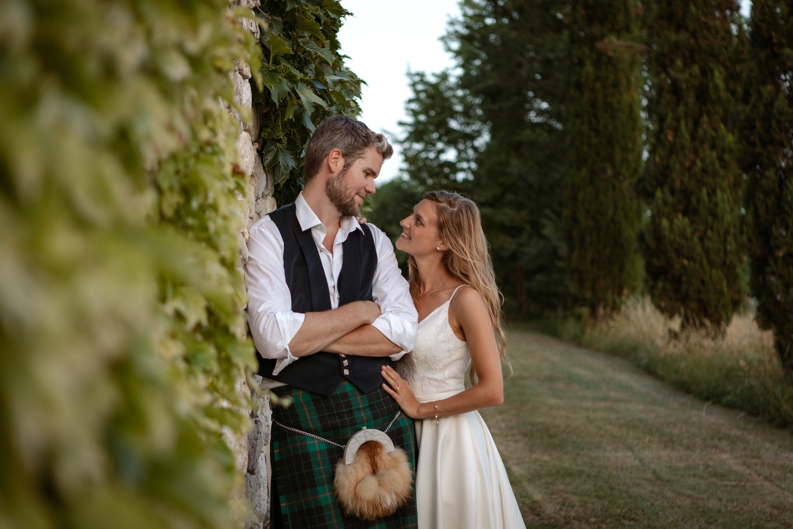 British — scottish wedding in Souquet Hall, Aquitaine, France. Eugénie Smirnova — your photographer in Toulouse and southwest France