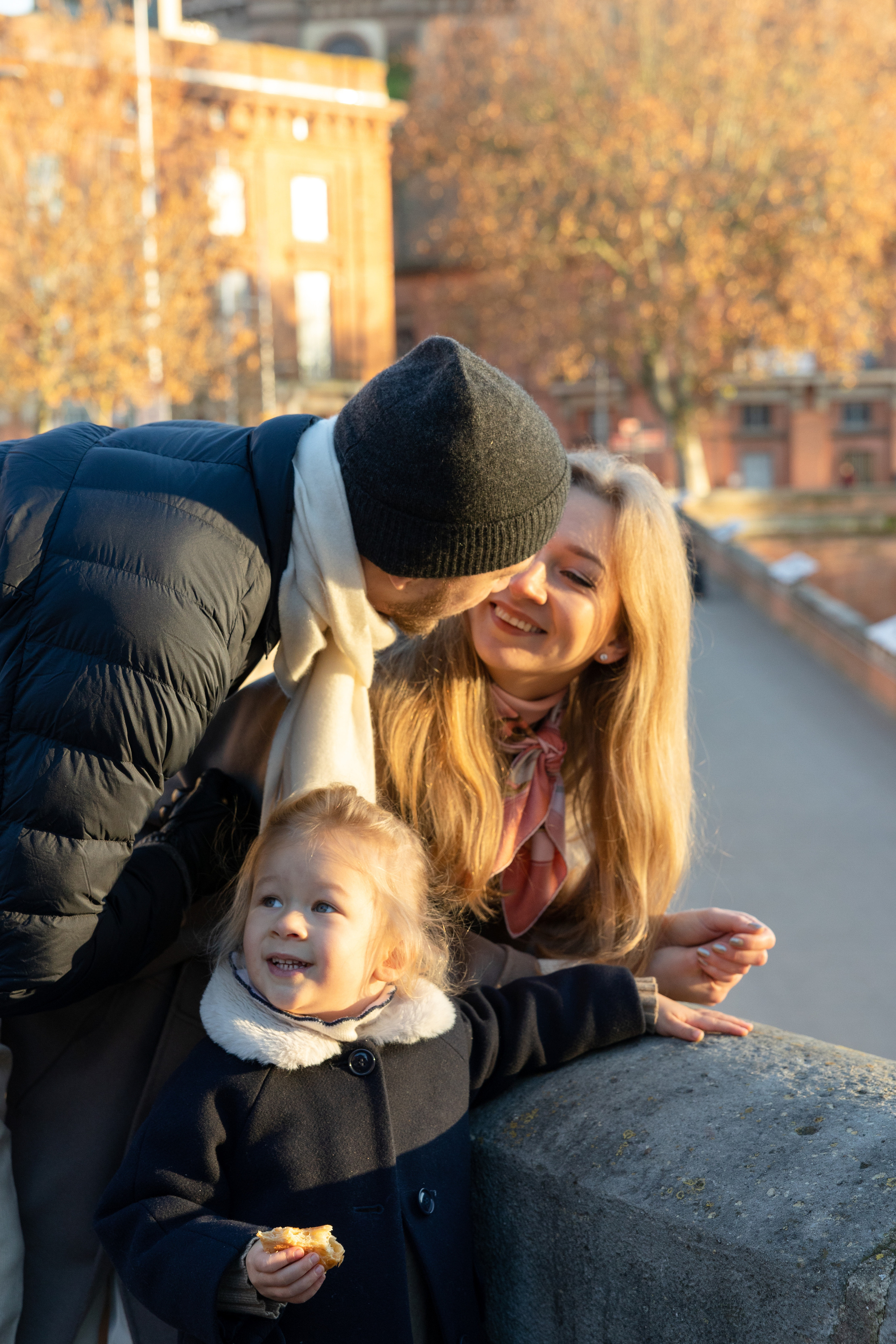 Séance photo de famille à Toulouse pour la famille de Yana. Eugénie Smirnova — photographe à Toulouse et dans le sud-ouest de la France