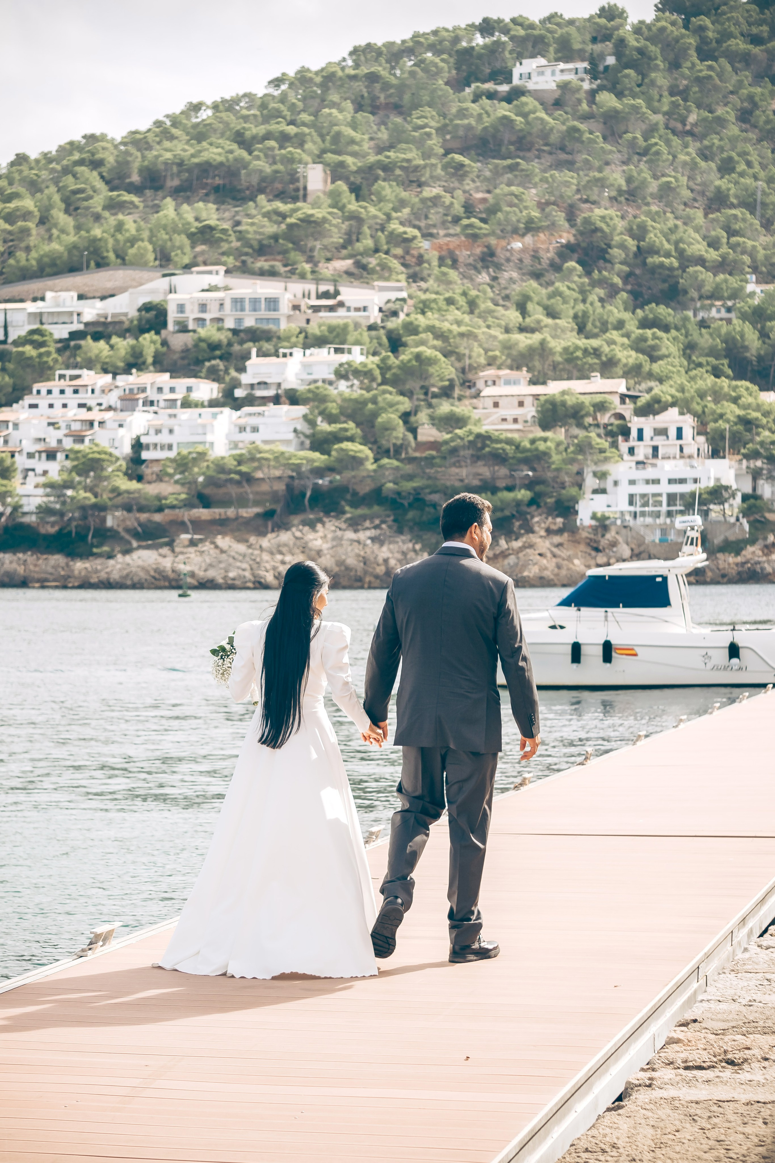 Sincere emotions at a wedding photo shoot. Photographer in Mallorca
