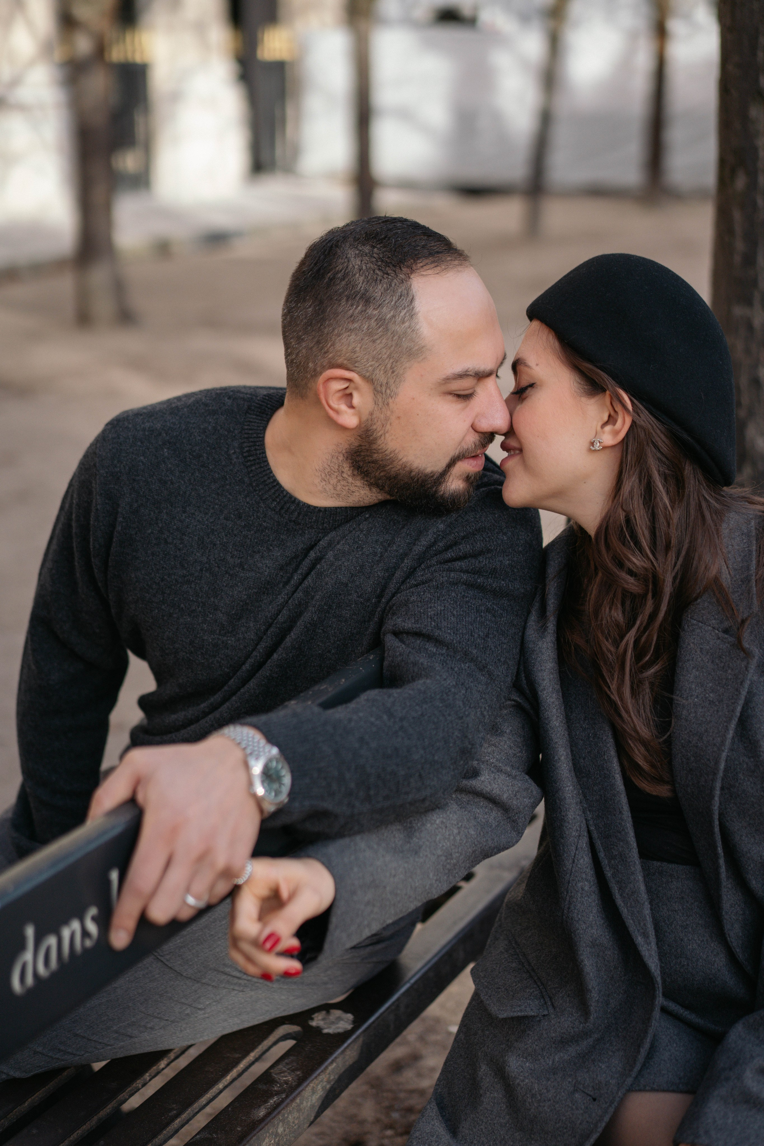 осенняя фотосессия пары в Palais Royal