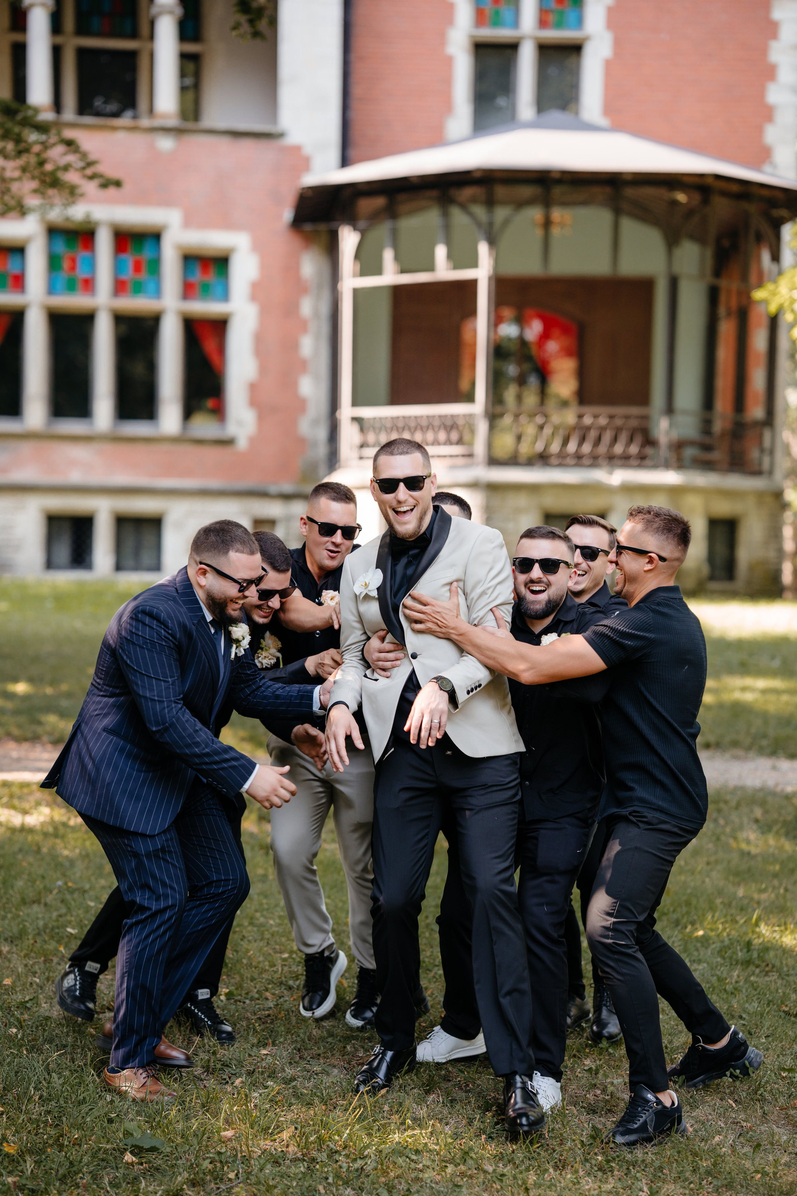 Catalina & Remus. Raw Studio. Fotograful tau de nunta!