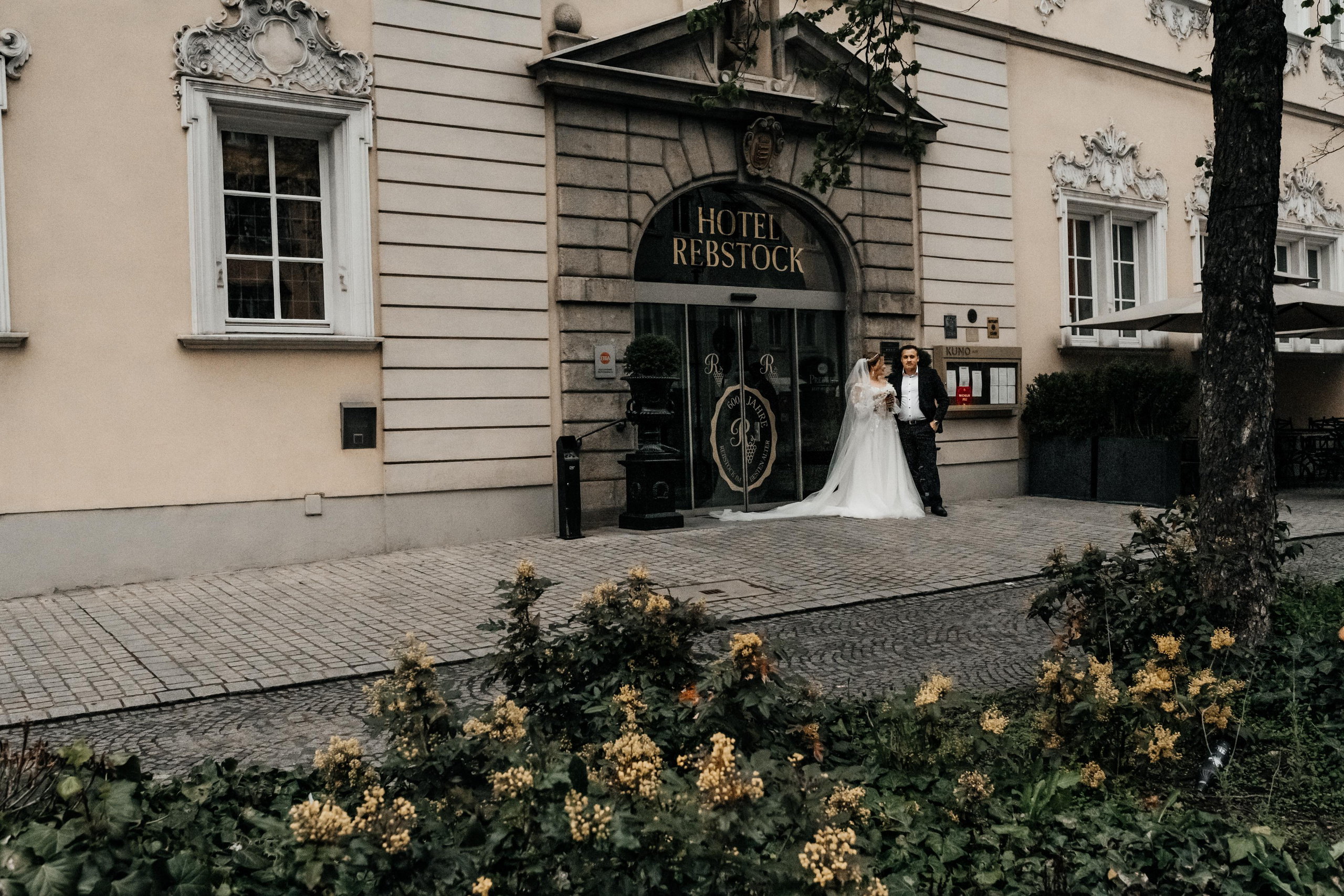 Elvira & Mnaz. Anna Saribekyan – Beste Hochzeitsfotografin in Würzburg, Top 10 in Deutschland