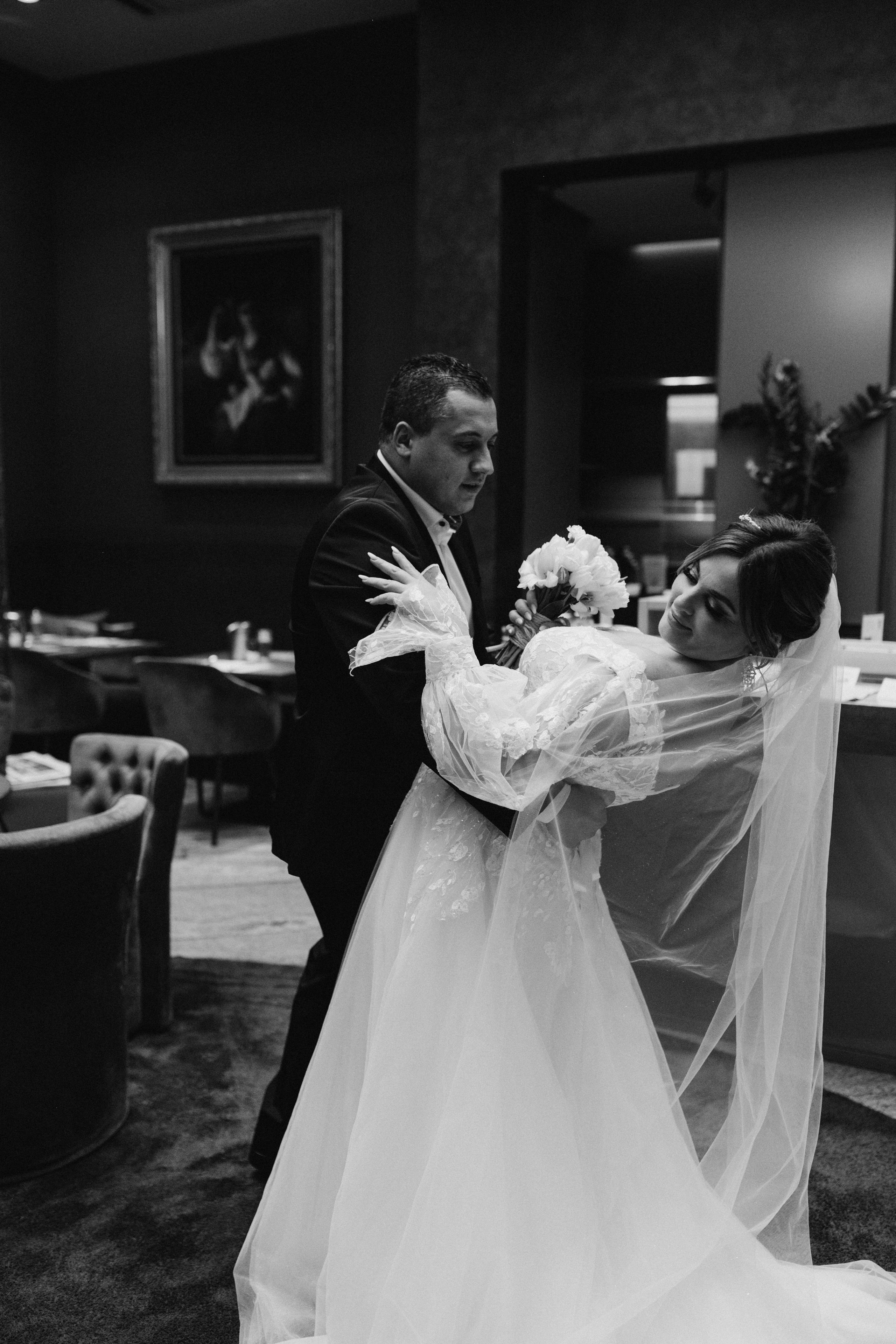 Elvira & Mnaz. Anna Saribekyan – Beste Hochzeitsfotografin in Würzburg, Top 10 in Deutschland